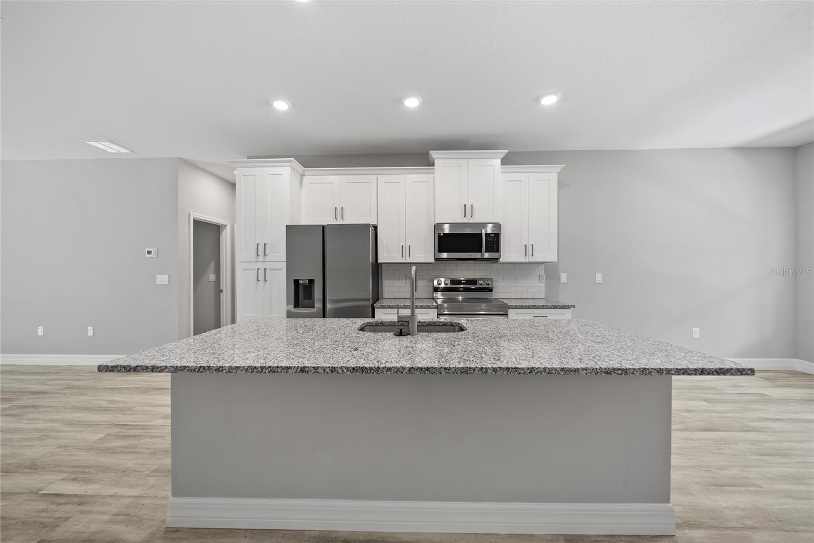 524 E AVONDALE DR, DUNNELLON, FL, 34434