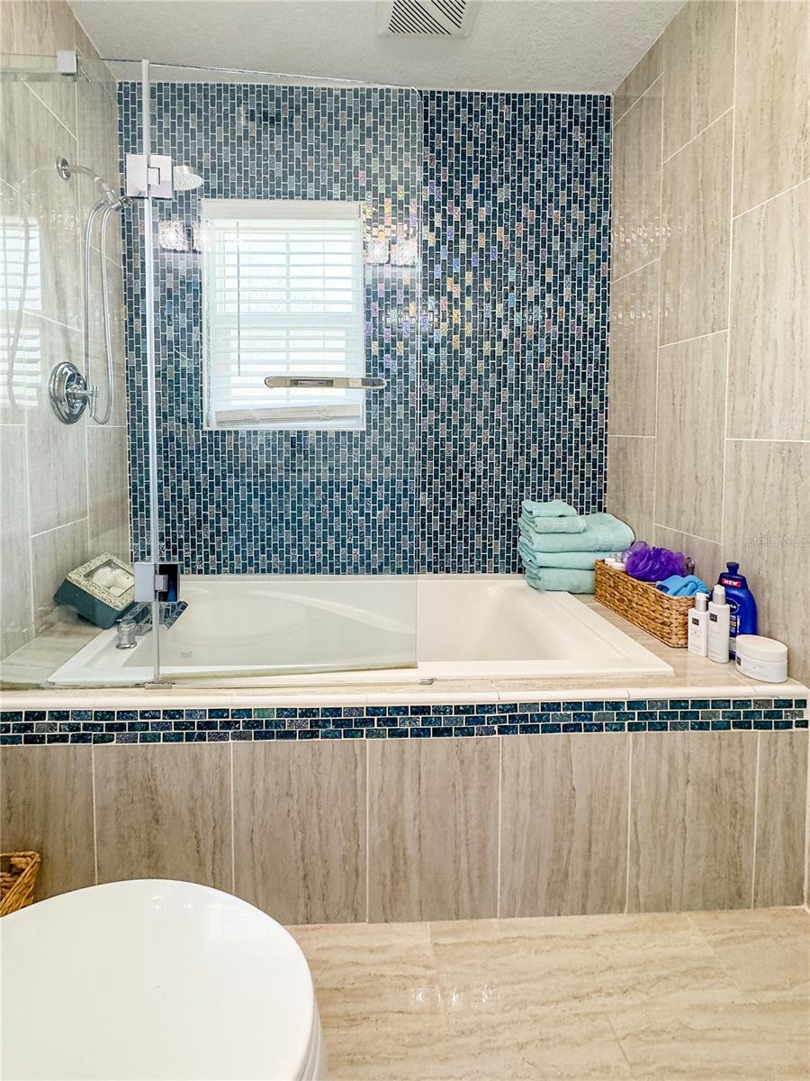 624 JAMAICA CIR E, APOLLO BEACH, FL, 33572