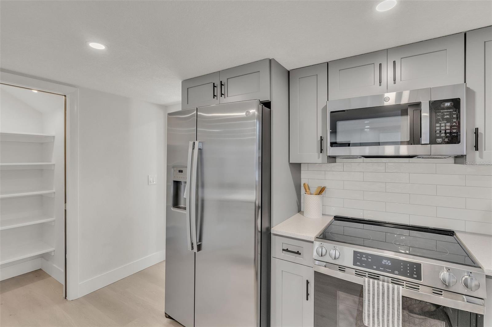 407 BELVEDERE OVAL, TEMPLE TERRACE, FL, 33617