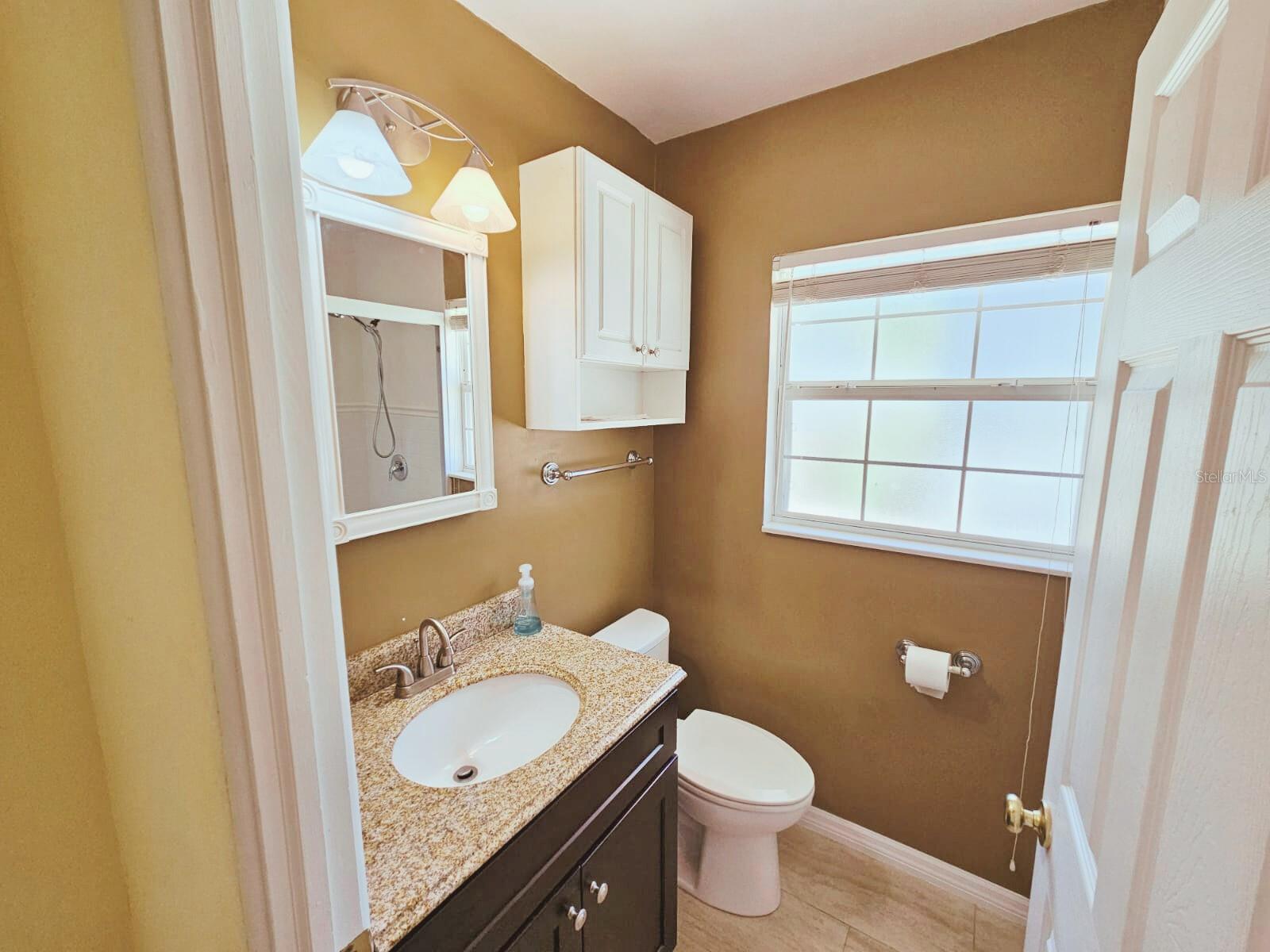2037 LAKESHORE DR, MOUNT DORA, FL, 32757