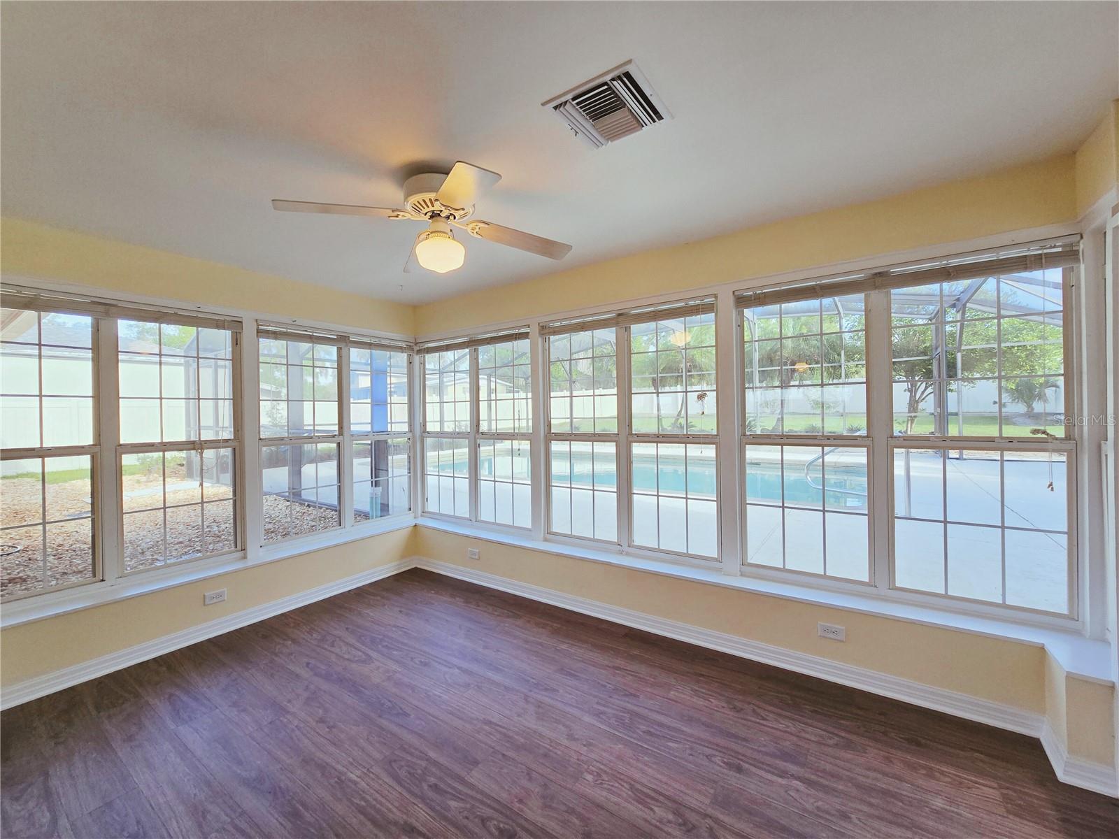 2037 LAKESHORE DR, MOUNT DORA, FL, 32757