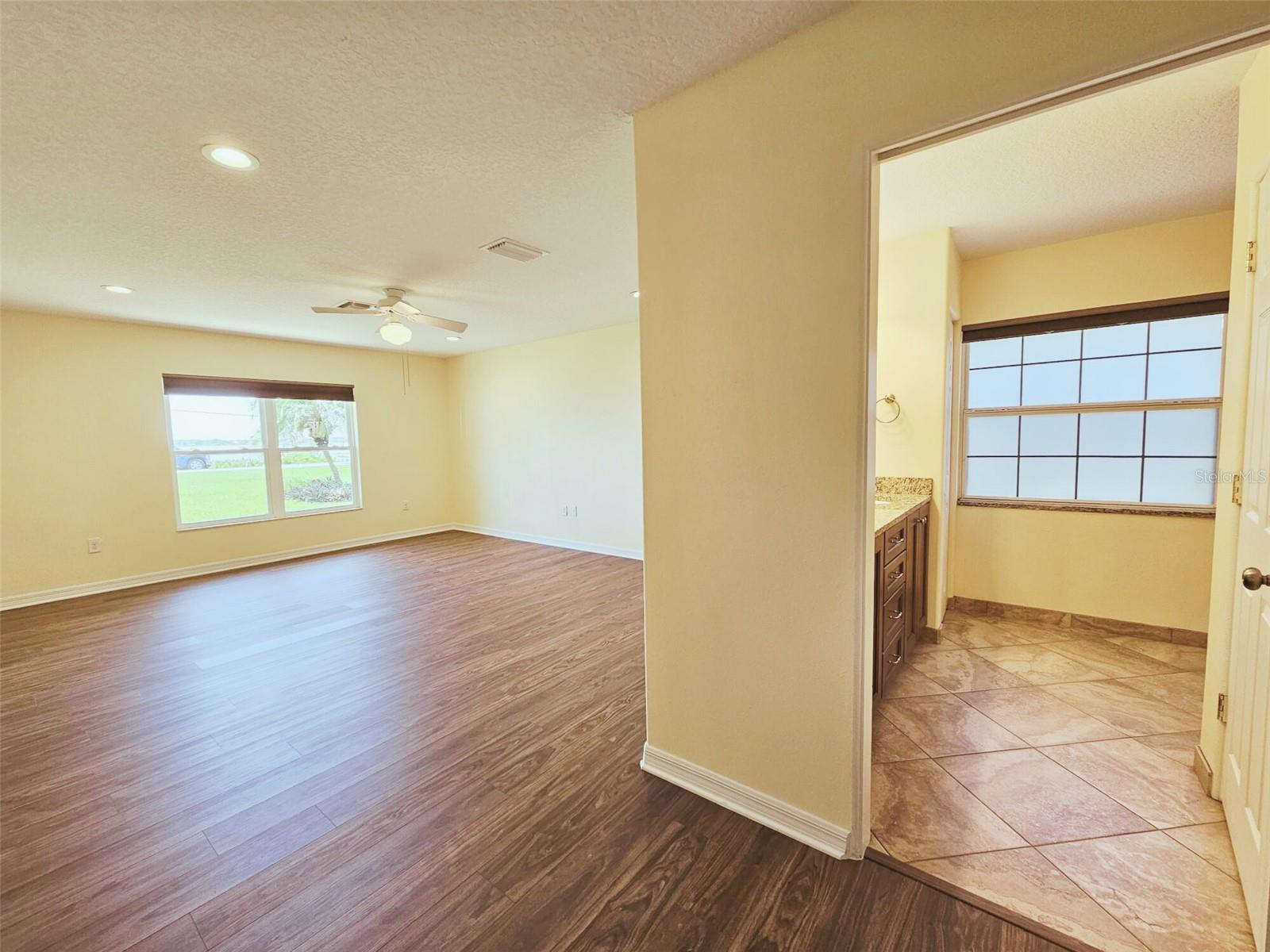 2037 LAKESHORE DR, MOUNT DORA, FL, 32757