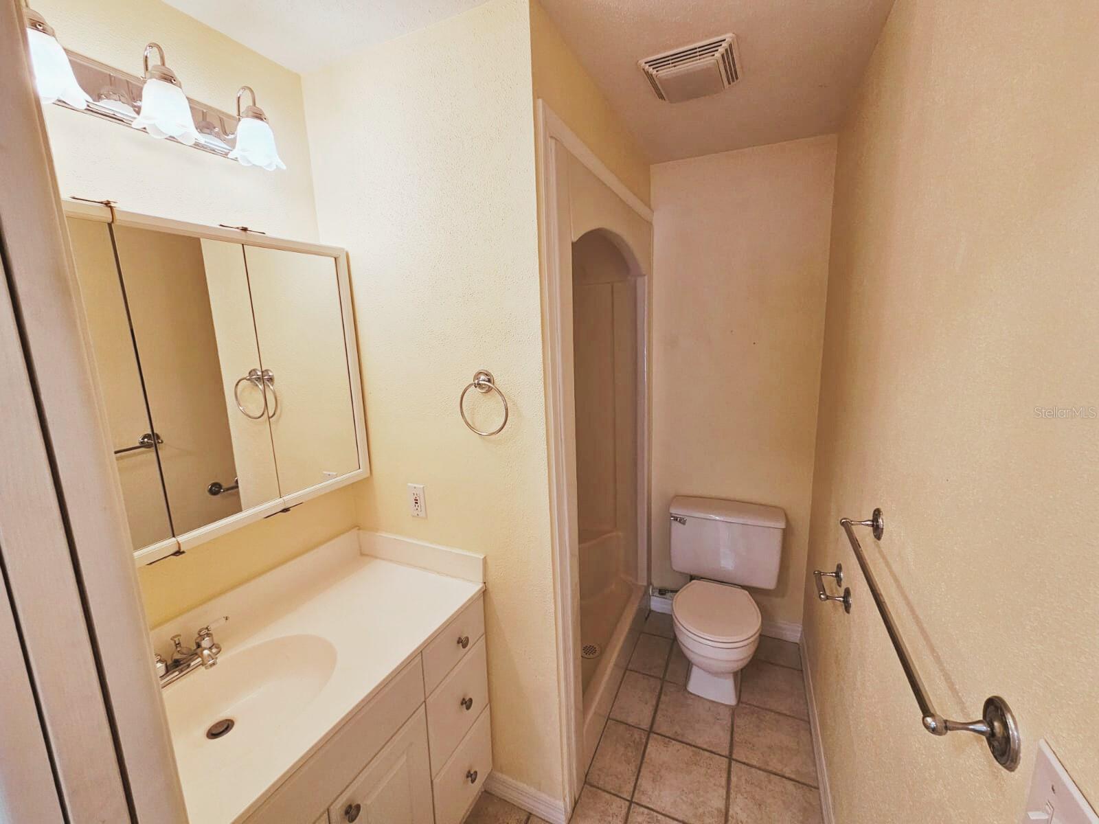 2037 LAKESHORE DR, MOUNT DORA, FL, 32757