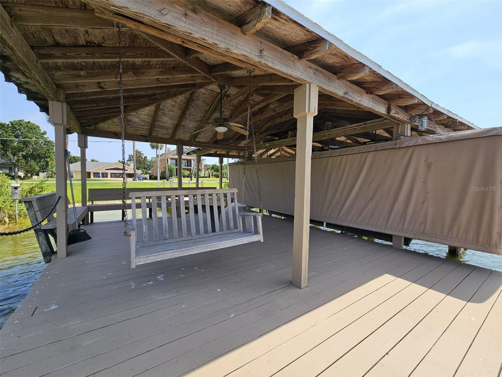 2037 LAKESHORE DR, MOUNT DORA, FL, 32757