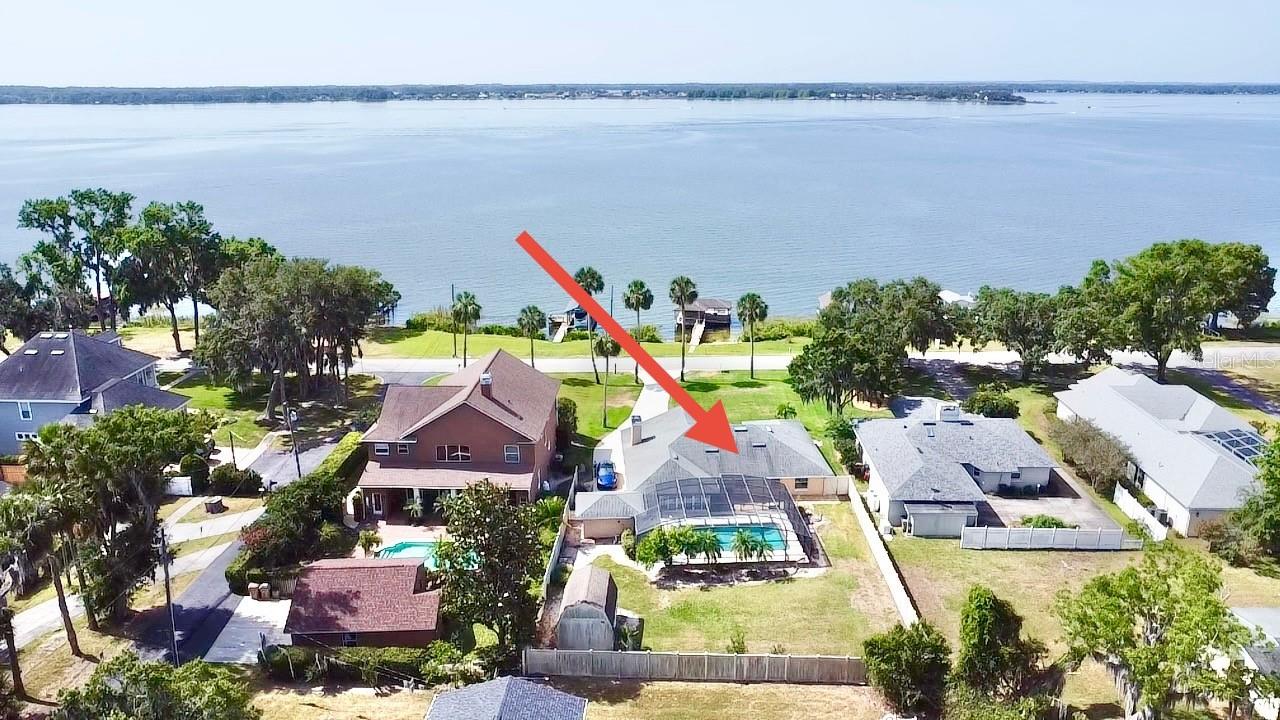 2037 LAKESHORE DR, MOUNT DORA, FL, 32757