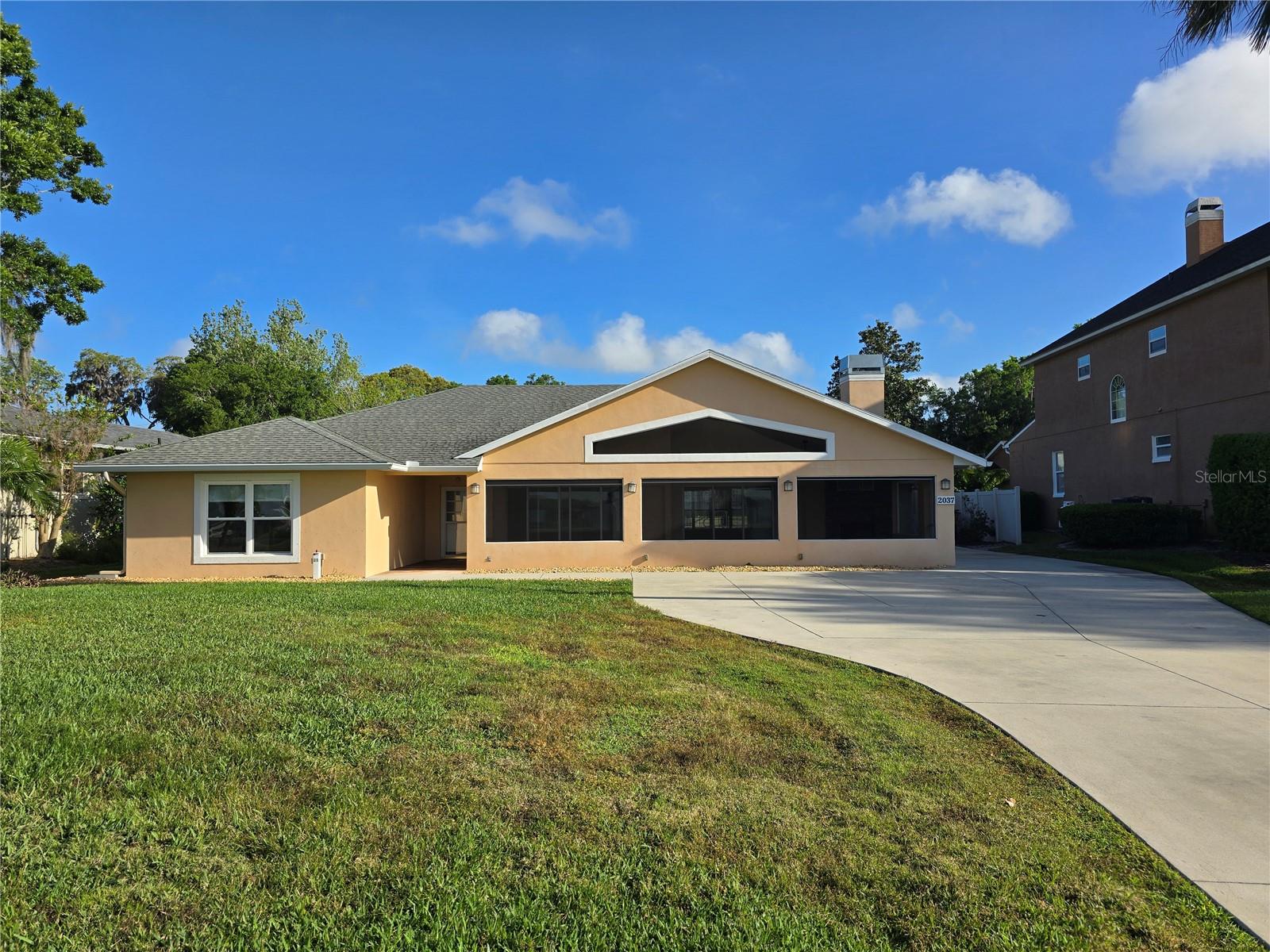 2037 LAKESHORE DR, MOUNT DORA, FL, 32757