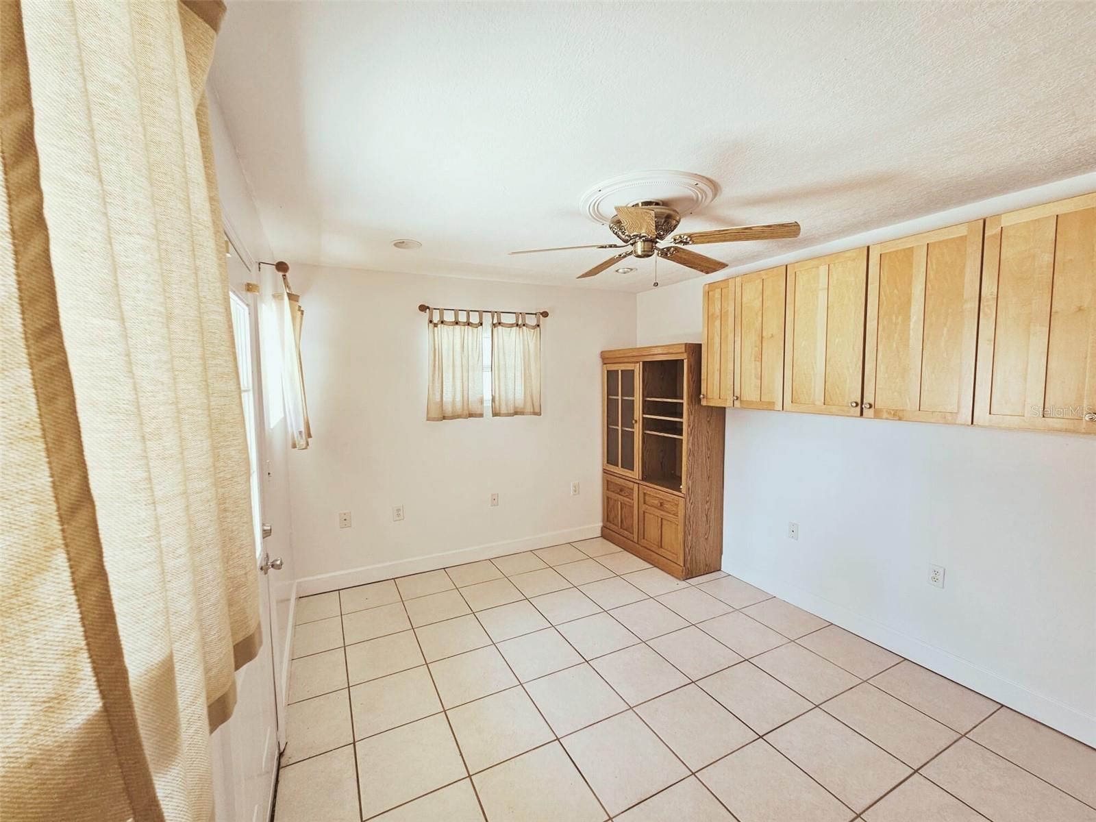 2037 LAKESHORE DR, MOUNT DORA, FL, 32757