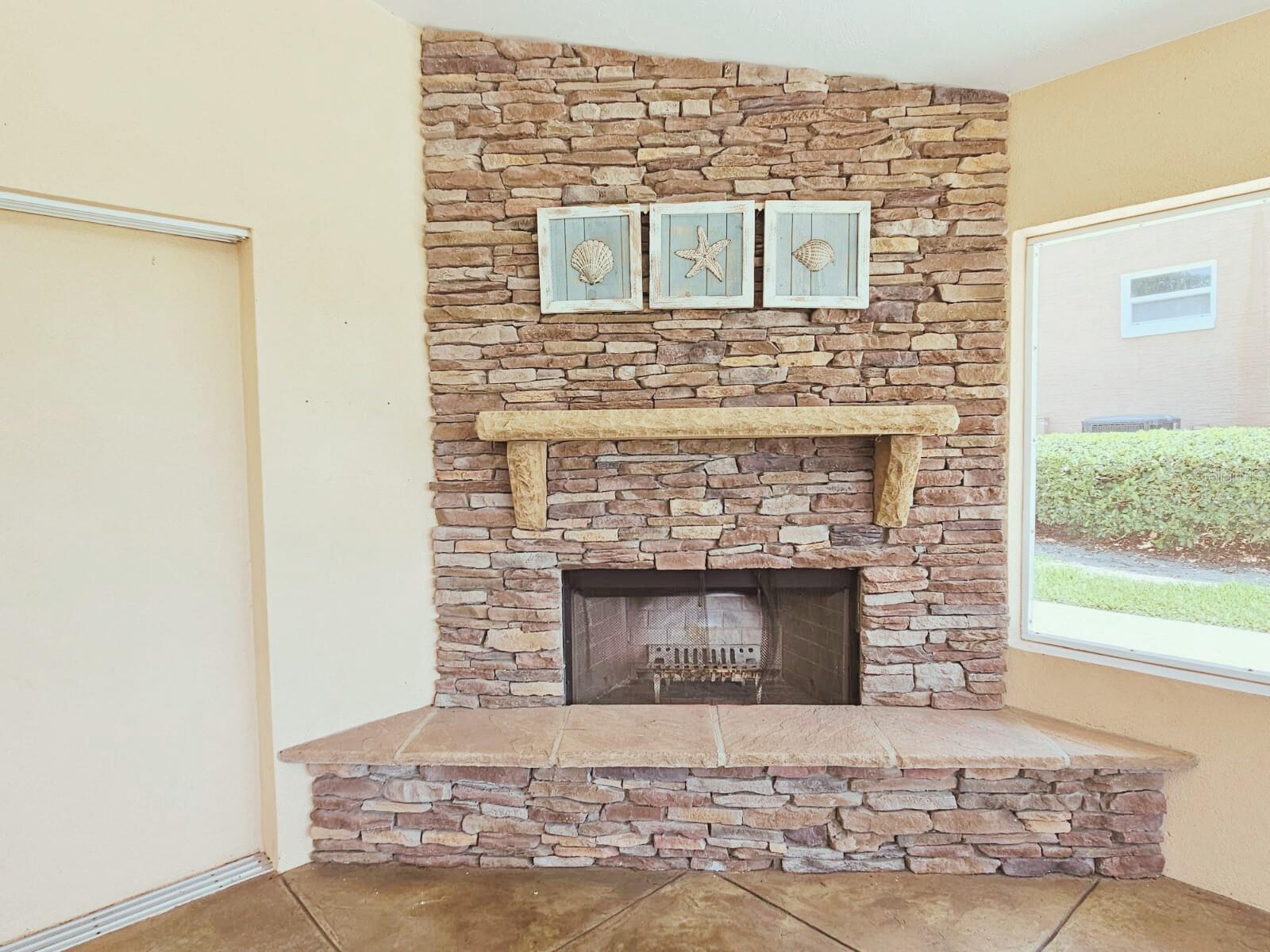 2037 LAKESHORE DR, MOUNT DORA, FL, 32757