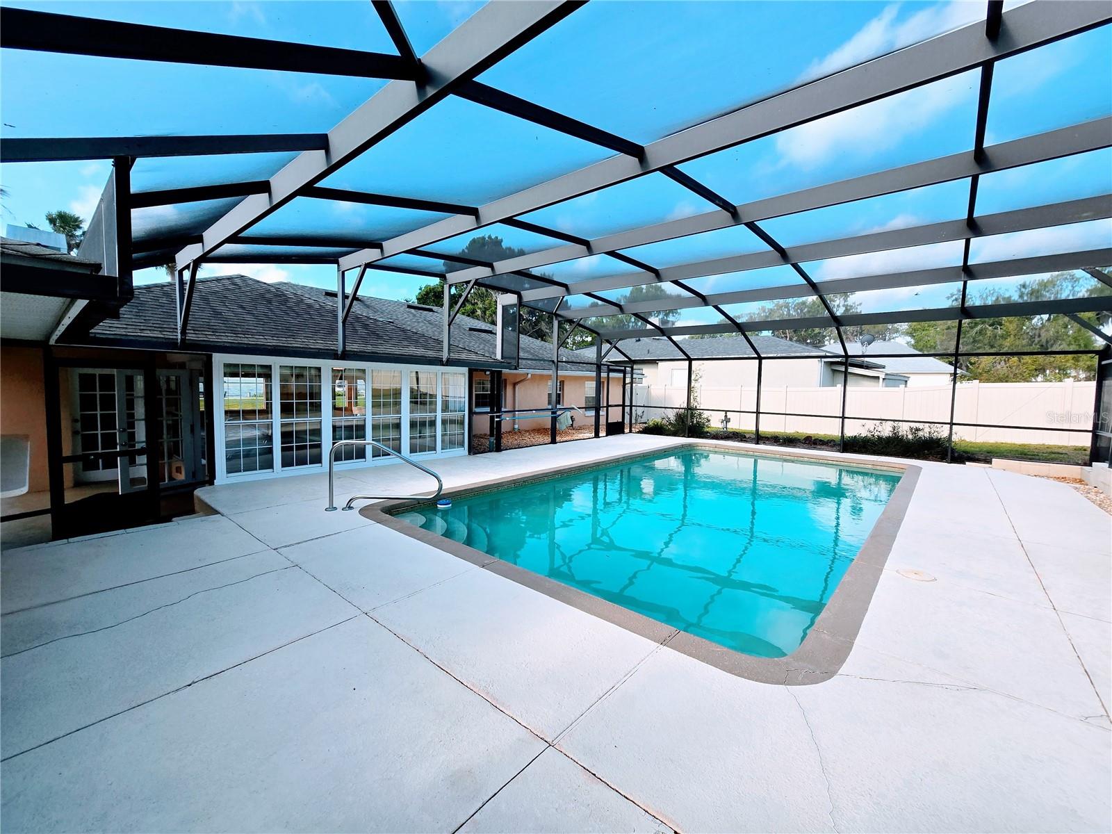 2037 LAKESHORE DR, MOUNT DORA, FL, 32757