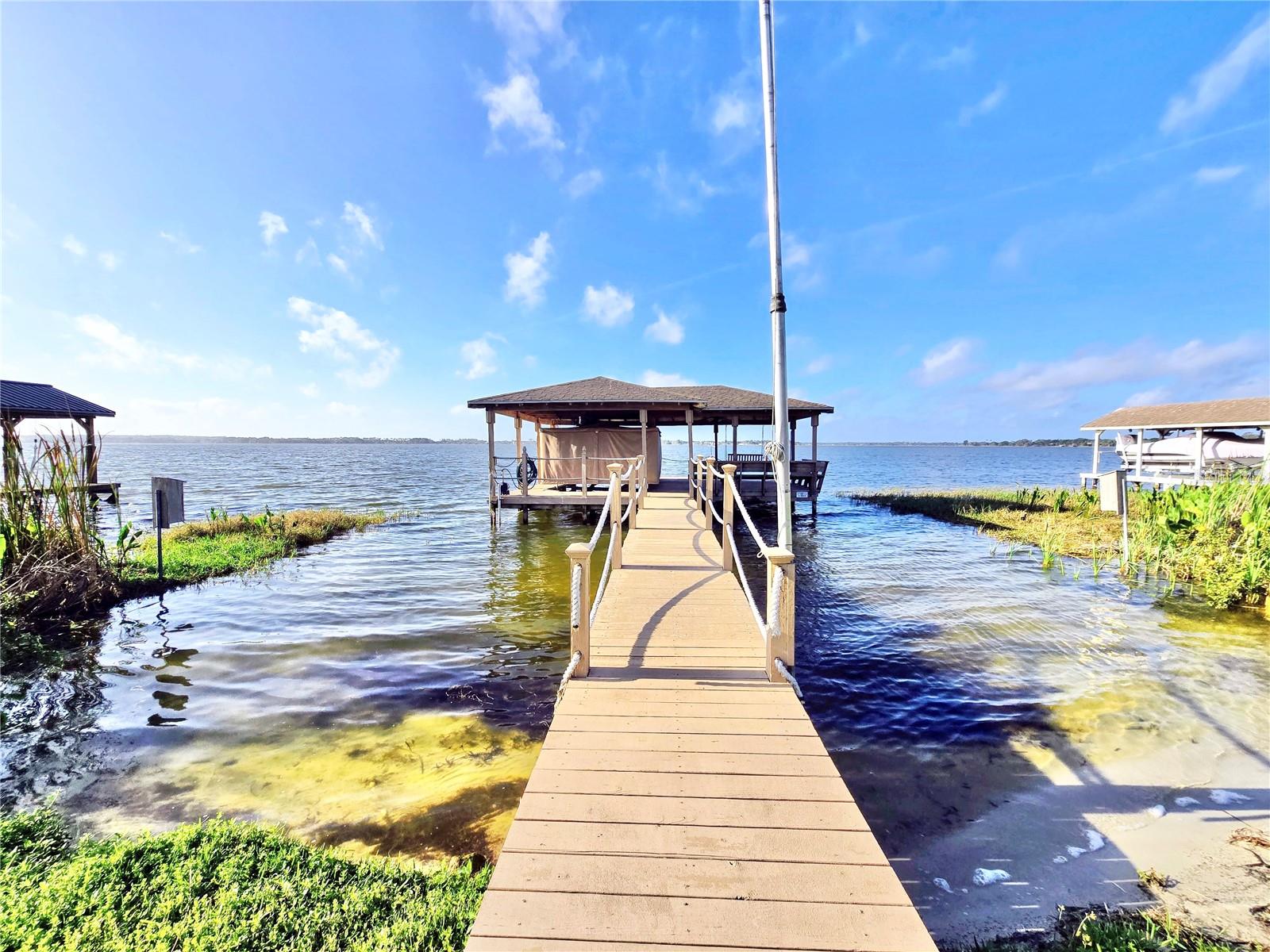 2037 LAKESHORE DR, MOUNT DORA, FL, 32757