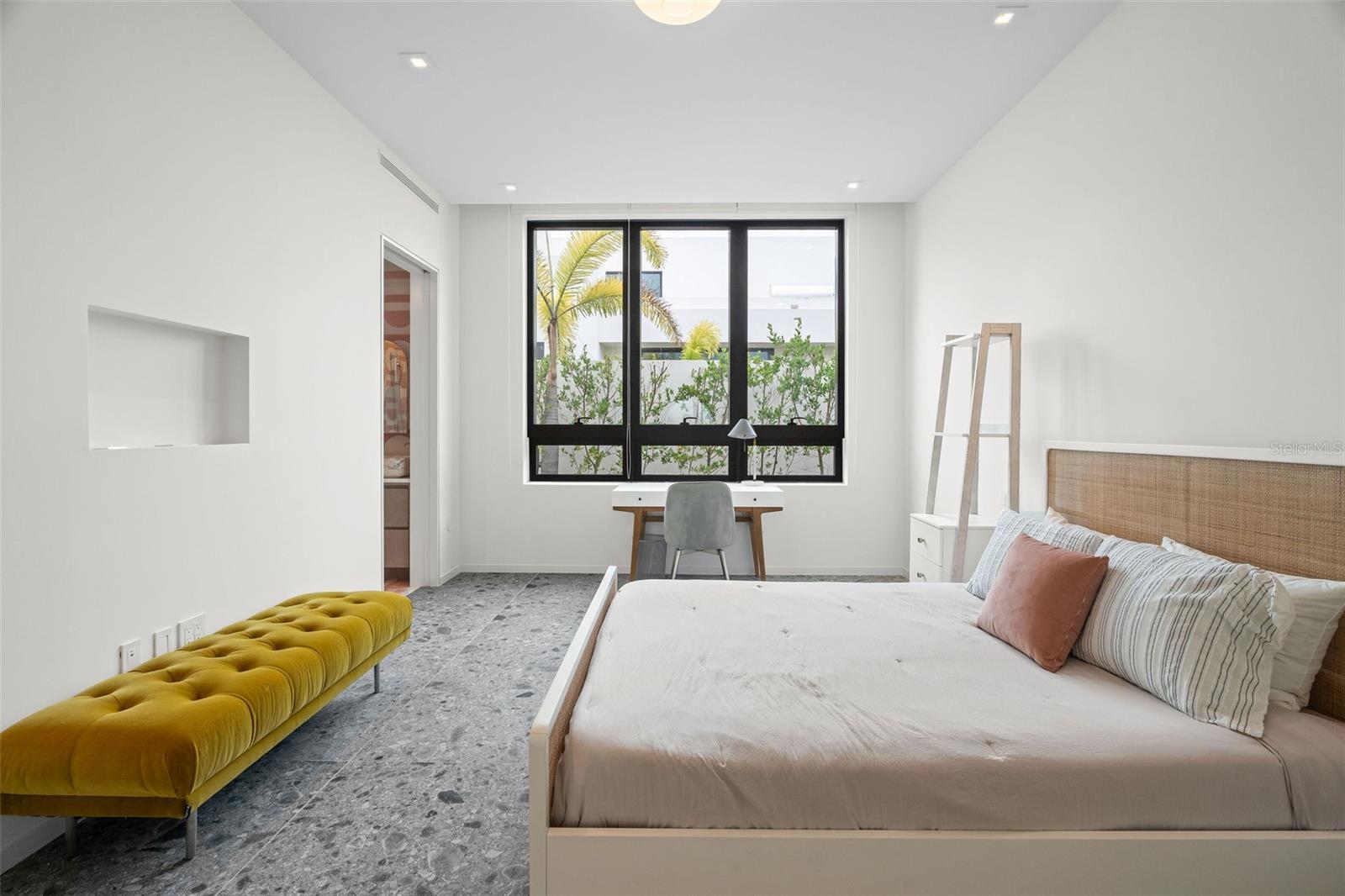 PR9112822 Property Photo