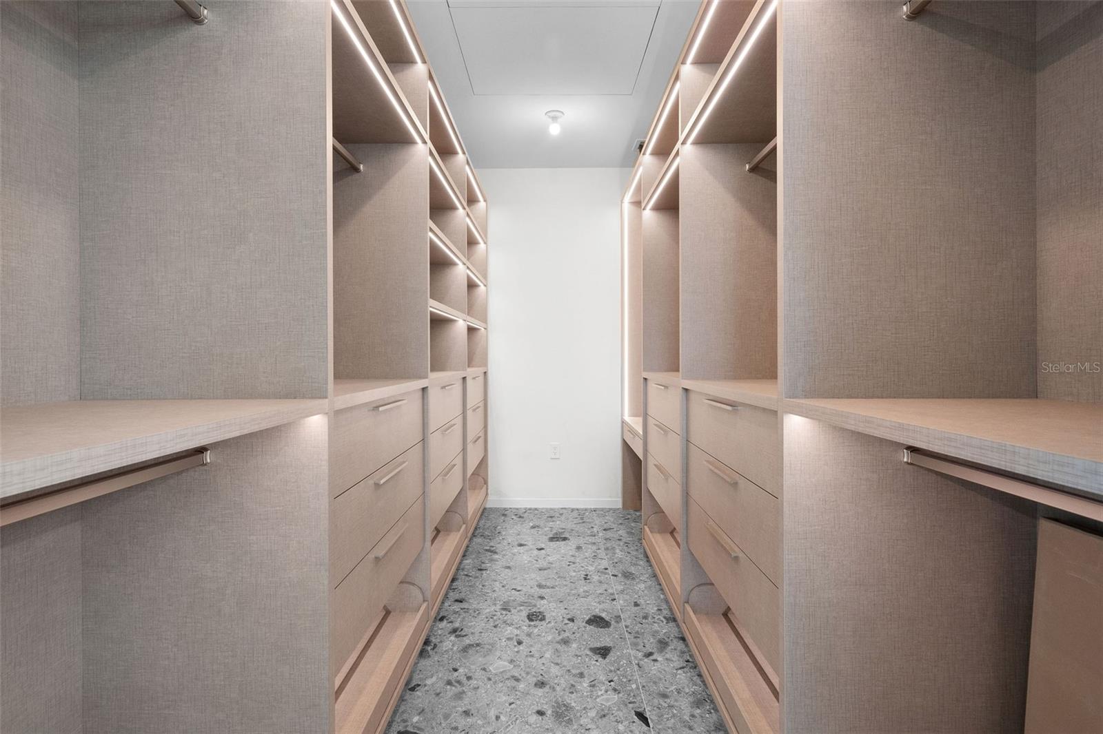 PR9112822 Property Photo