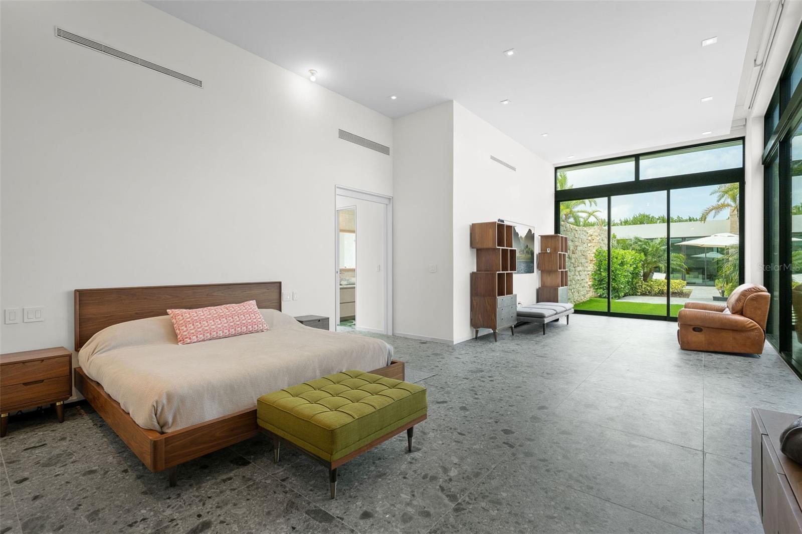 PR9112822 Property Photo