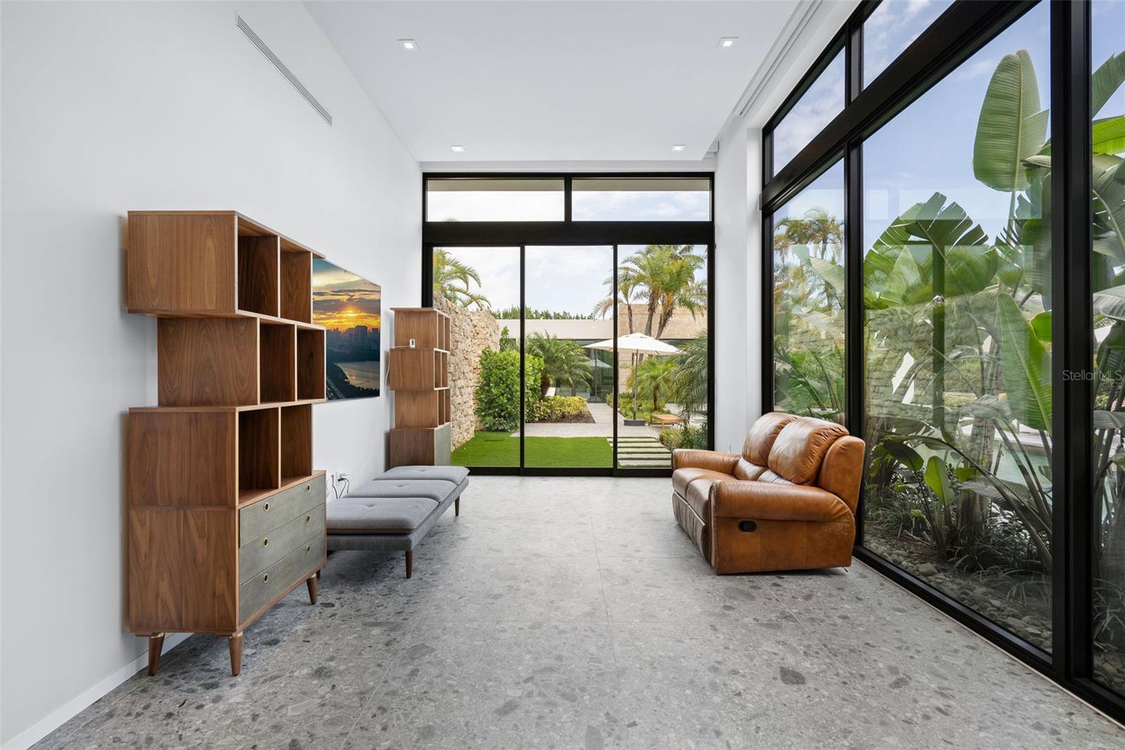 PR9112822 Property Photo