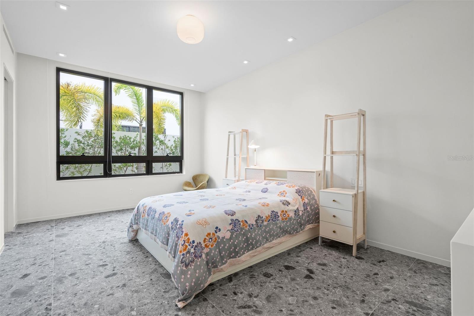 PR9112822 Property Photo