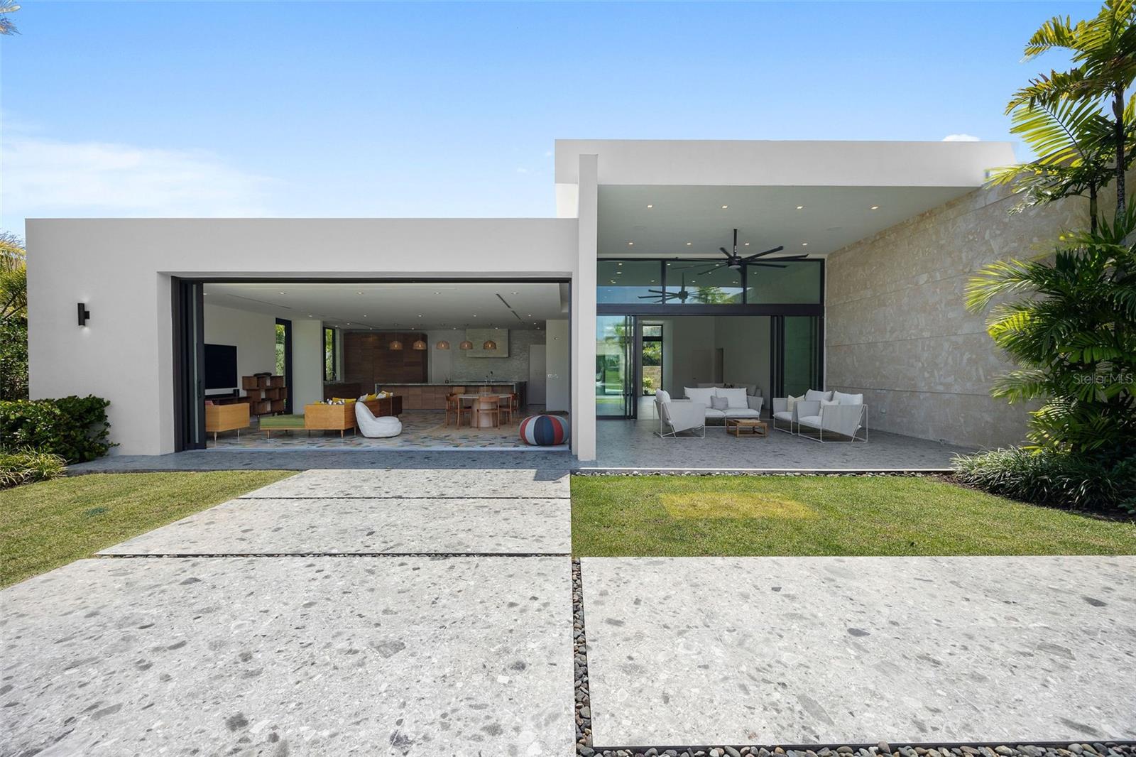 PR9112822 Property Photo