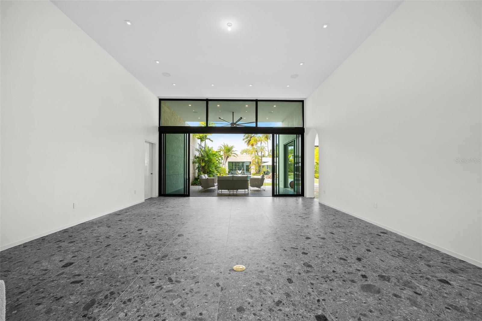 PR9112822 Property Photo