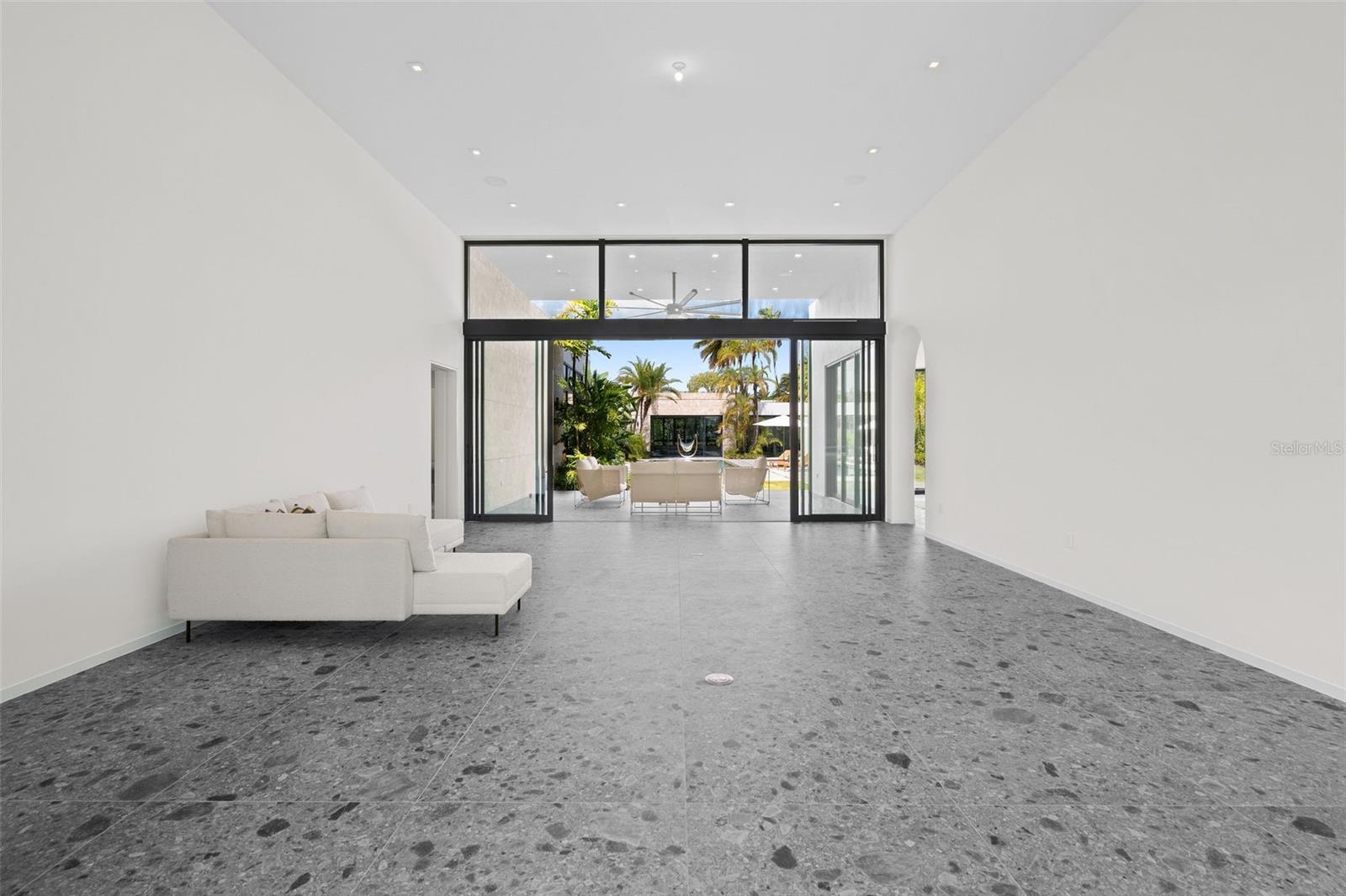 PR9112822 Property Photo