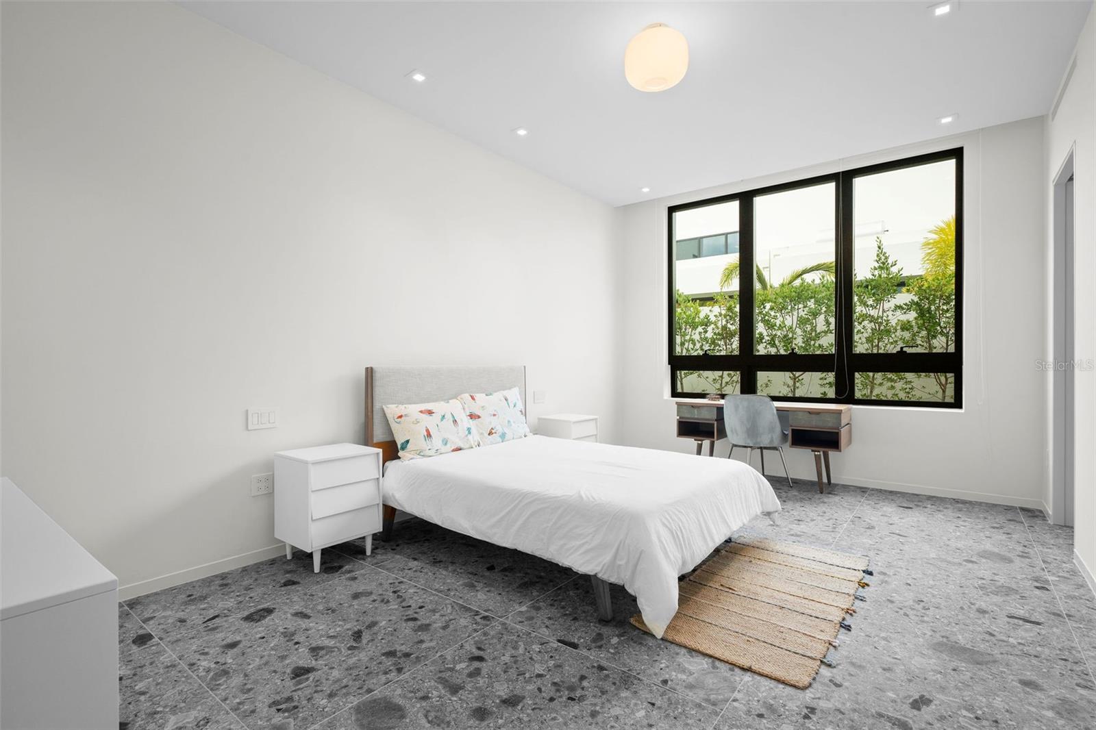 PR9112822 Property Photo