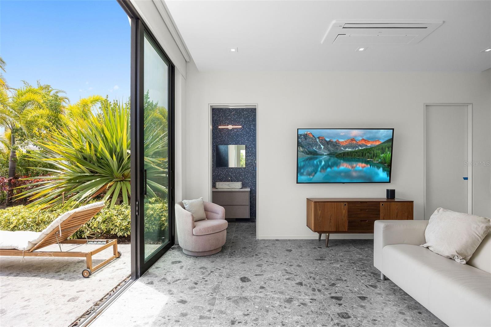 PR9112822 Property Photo