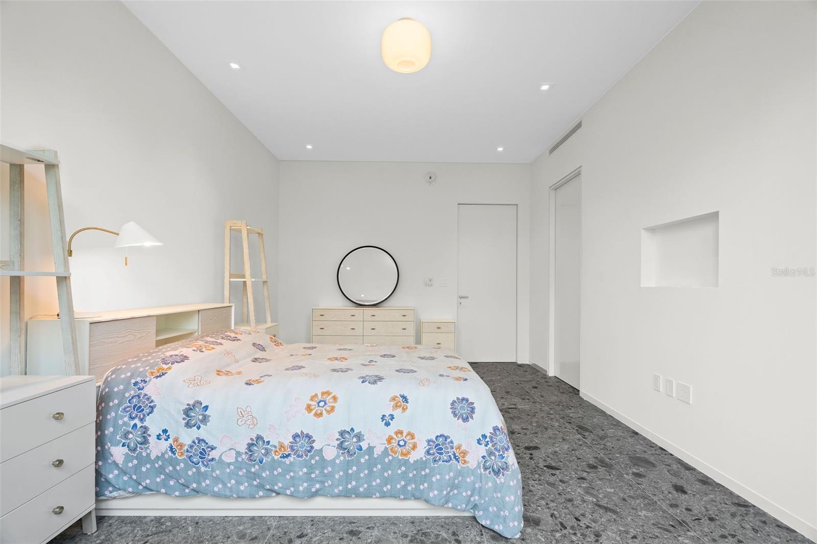 PR9112822 Property Photo