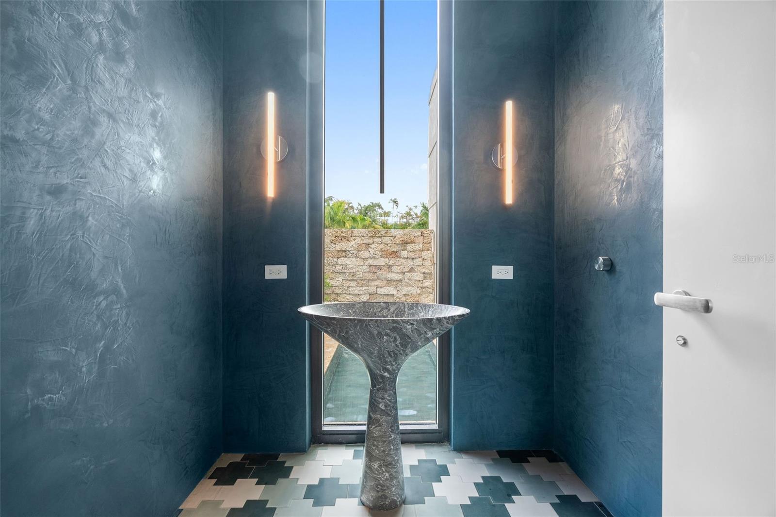 PR9112822 Property Photo