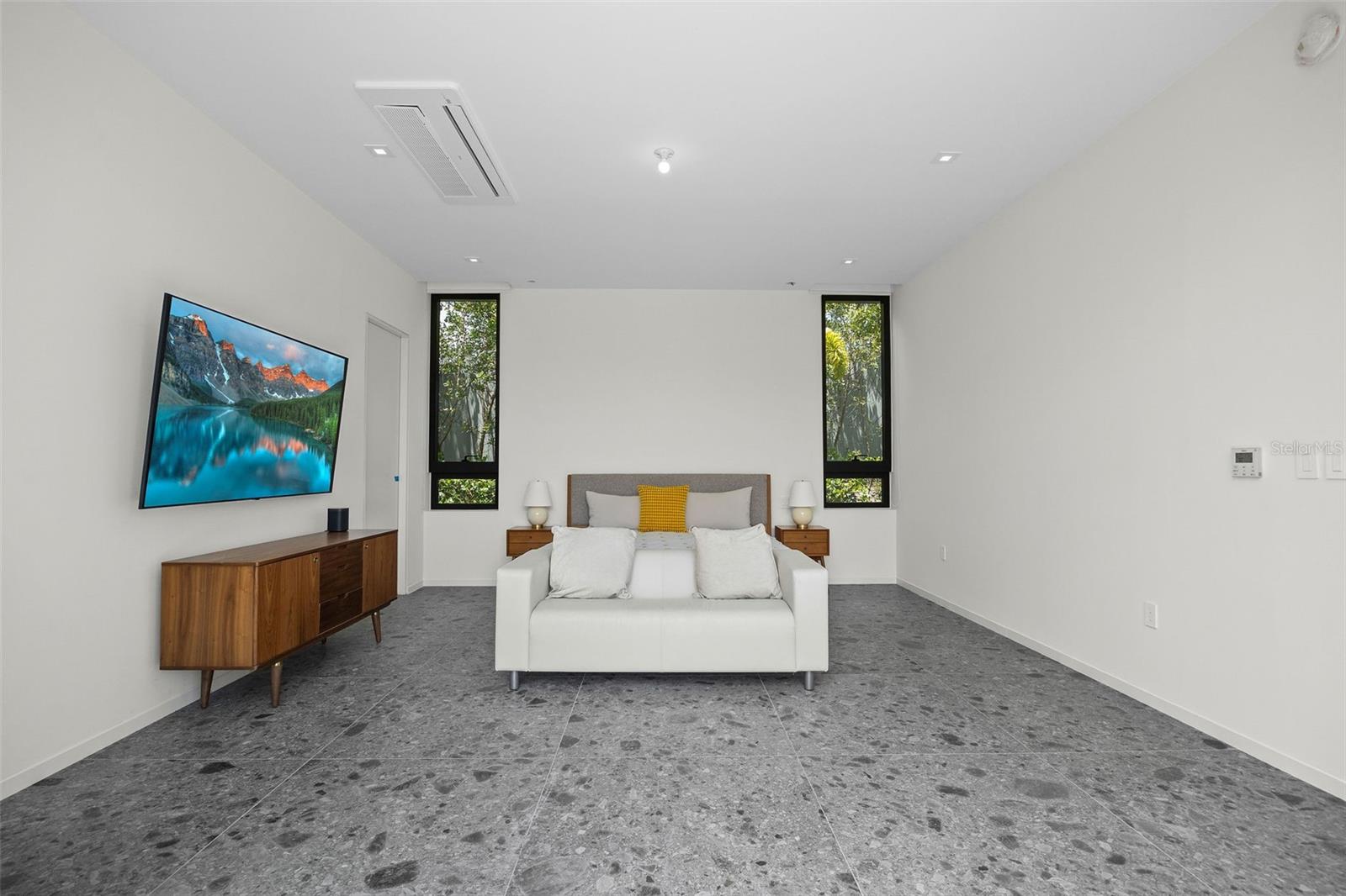 PR9112822 Property Photo