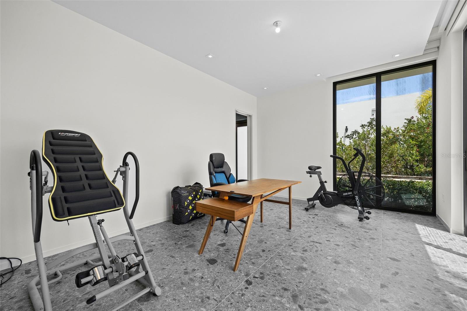 PR9112822 Property Photo