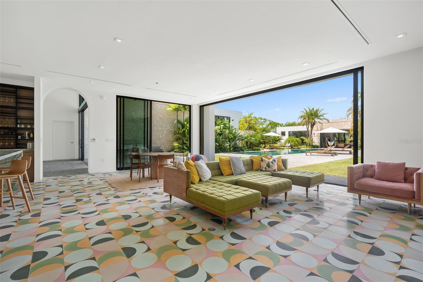 PR9112822 Property Photo