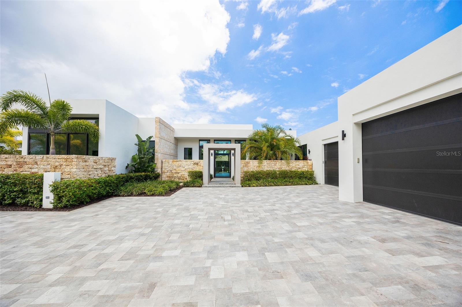 PR9112822 Property Photo