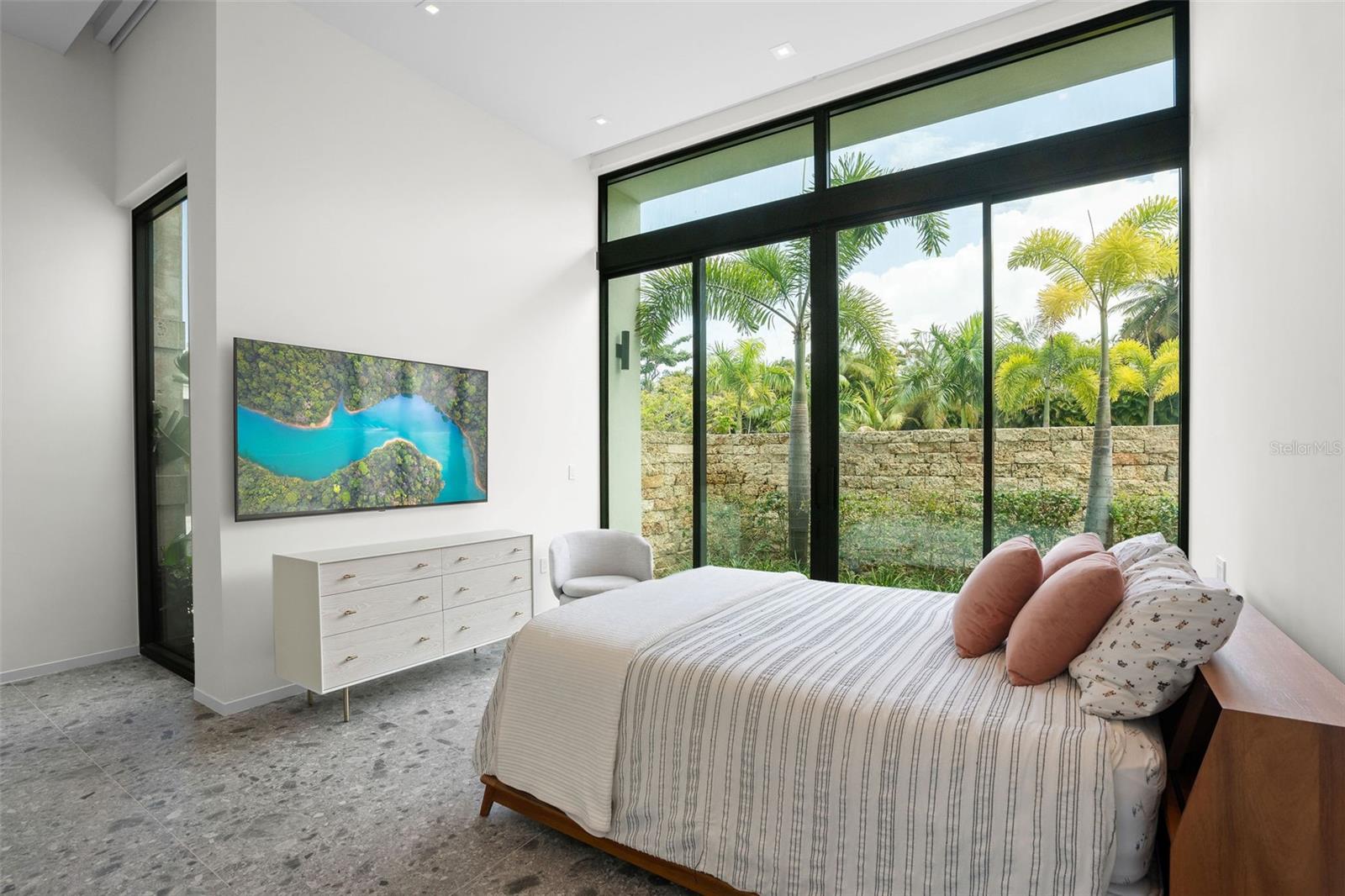 PR9112822 Property Photo