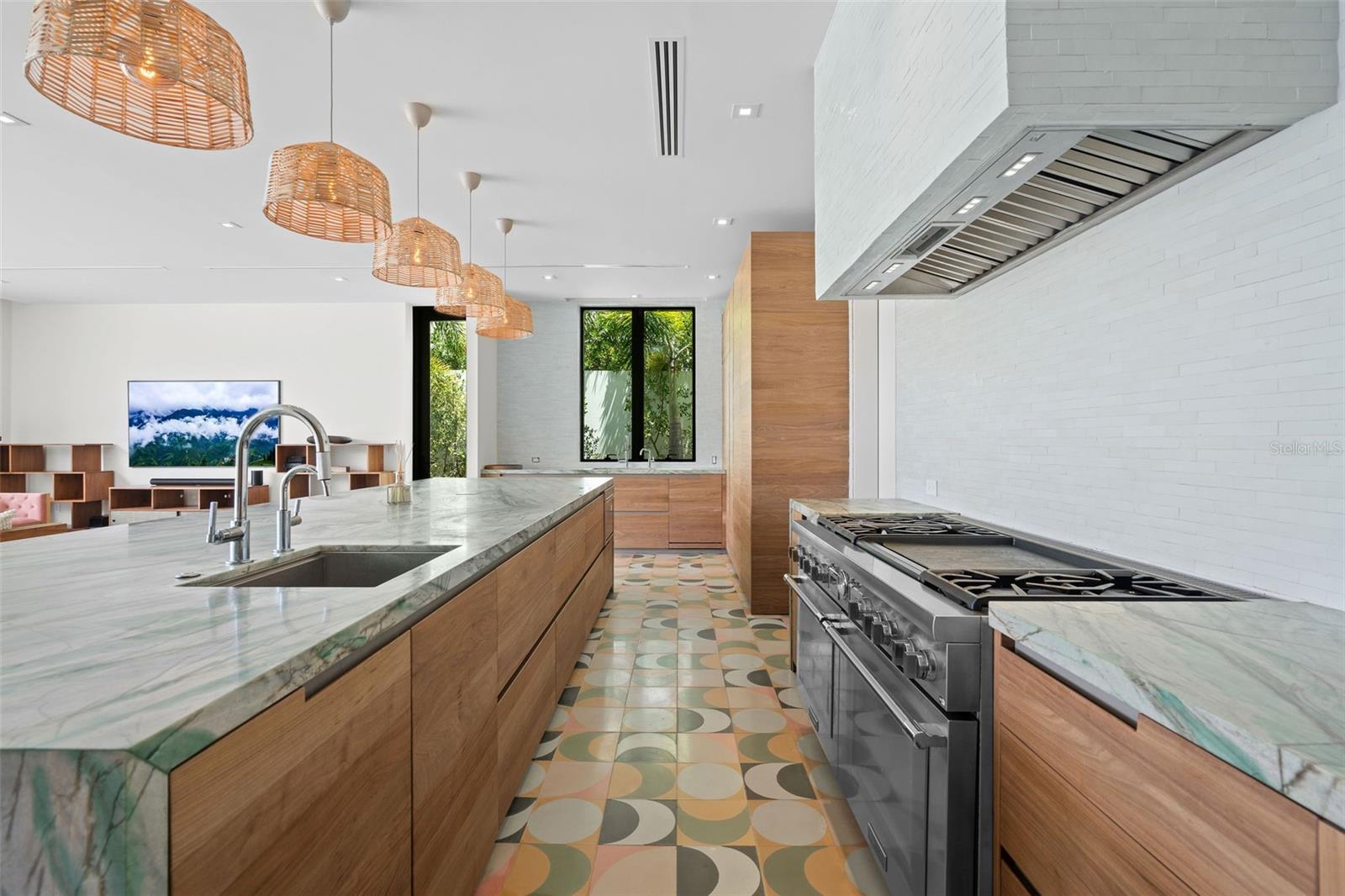 PR9112822 Property Photo