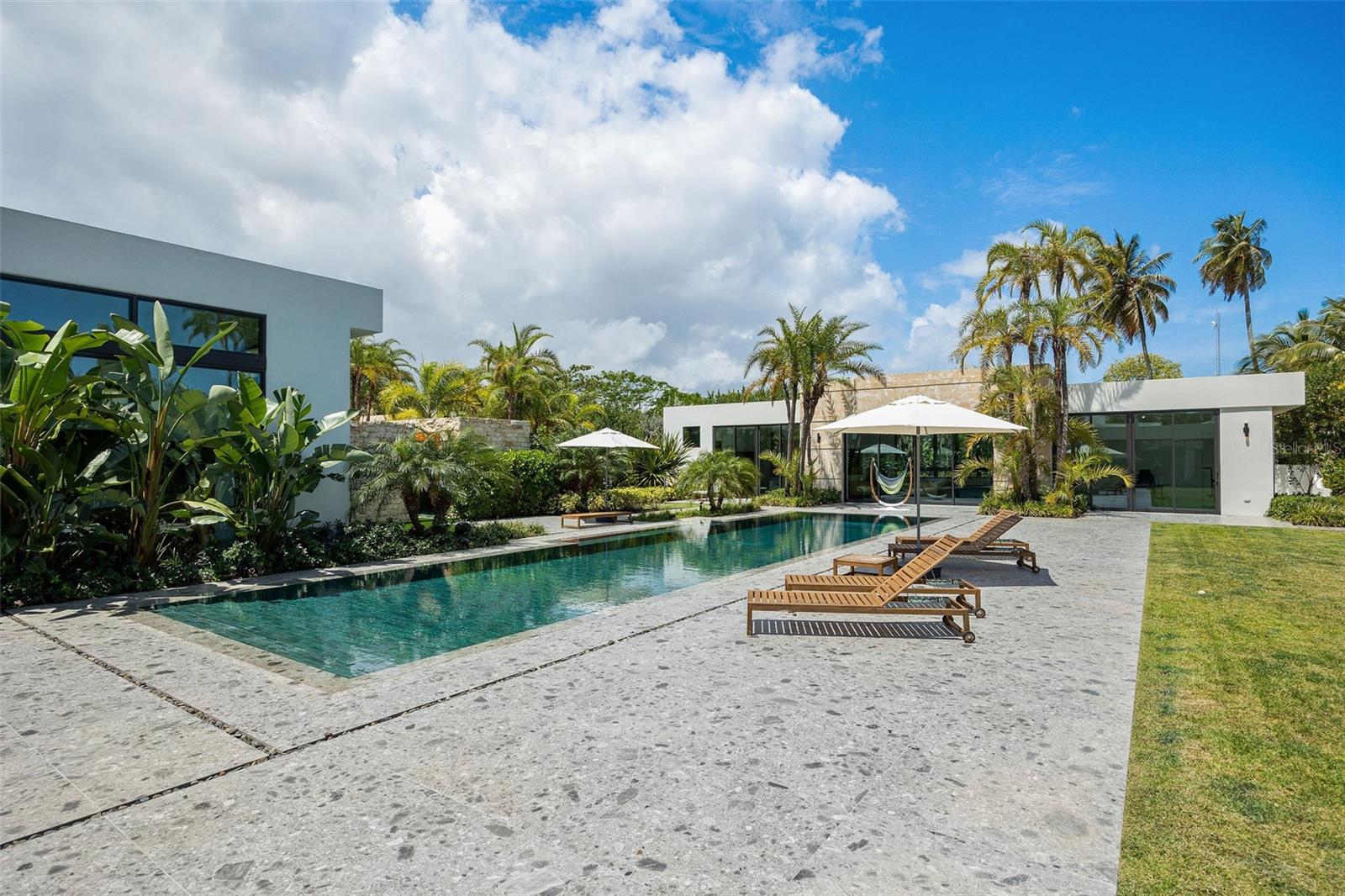 PR9112822 Property Photo