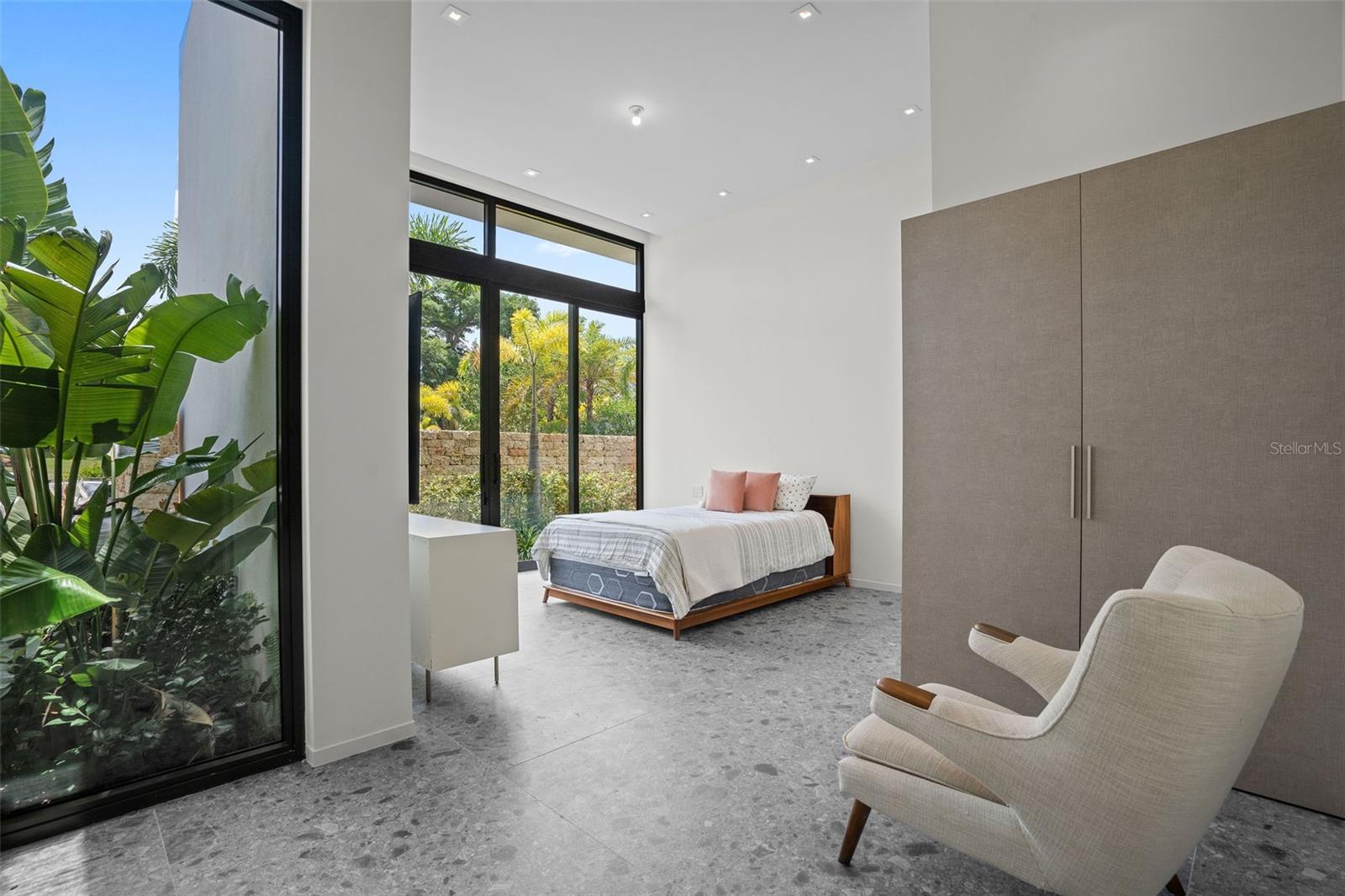 PR9112822 Property Photo