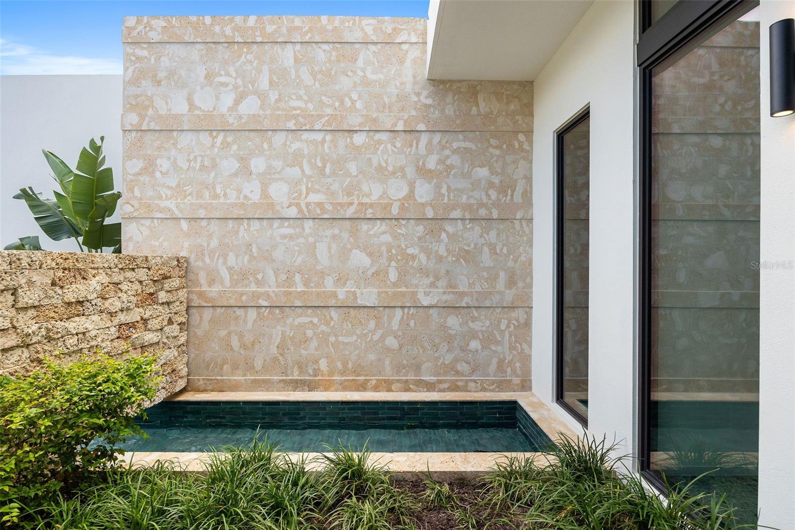 PR9112822 Property Photo