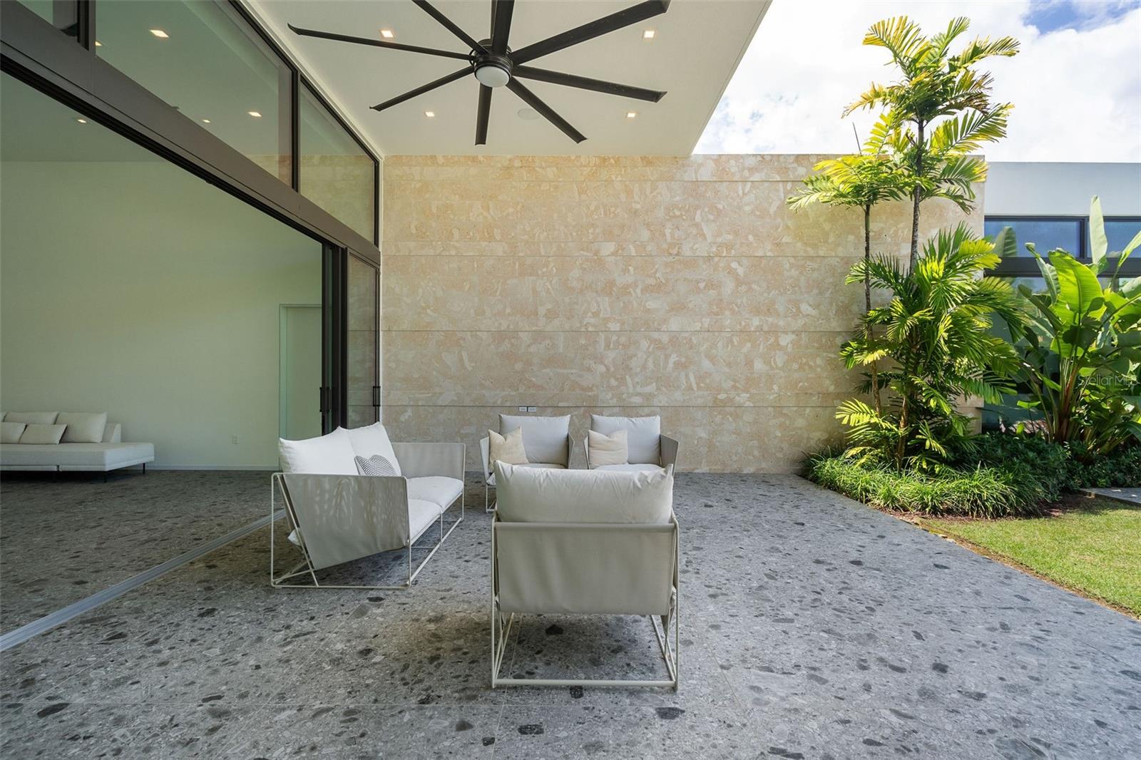 PR9112822 Property Photo