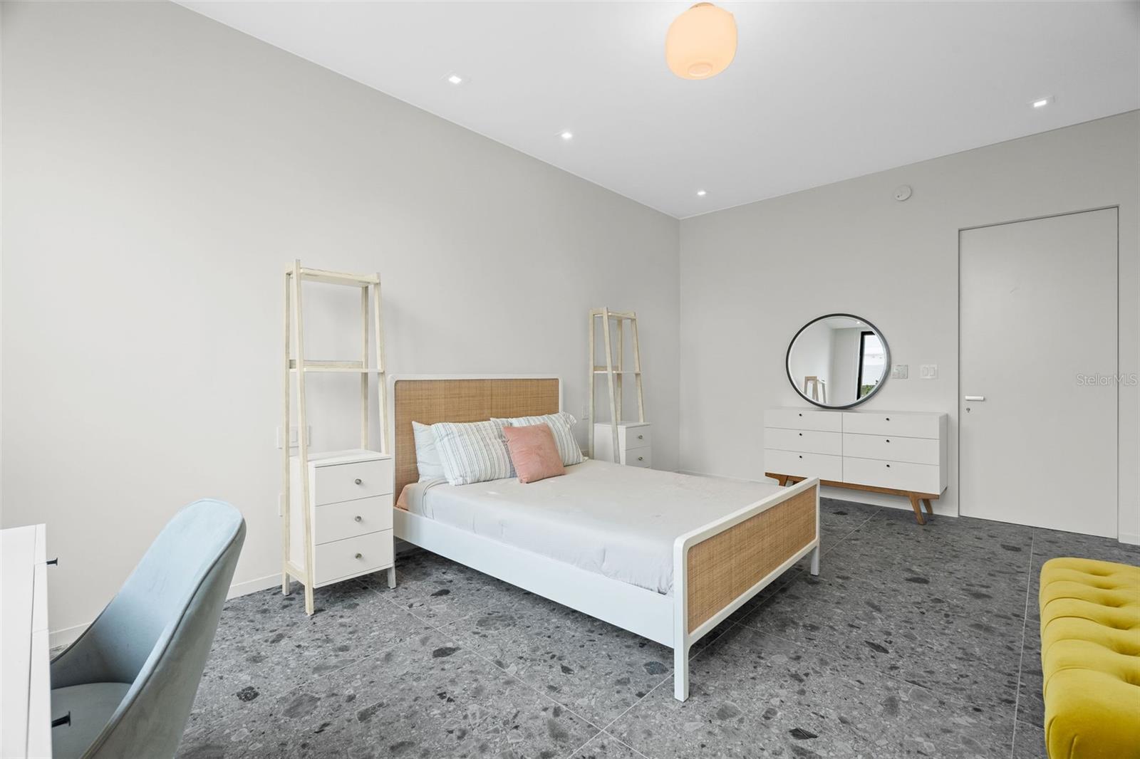 PR9112822 Property Photo