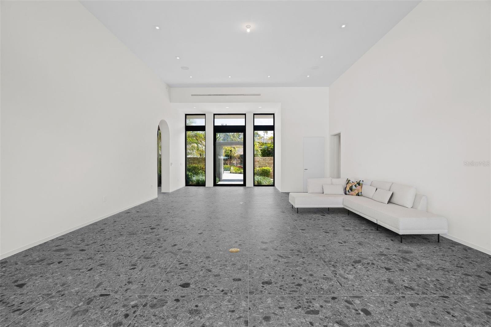 PR9112822 Property Photo