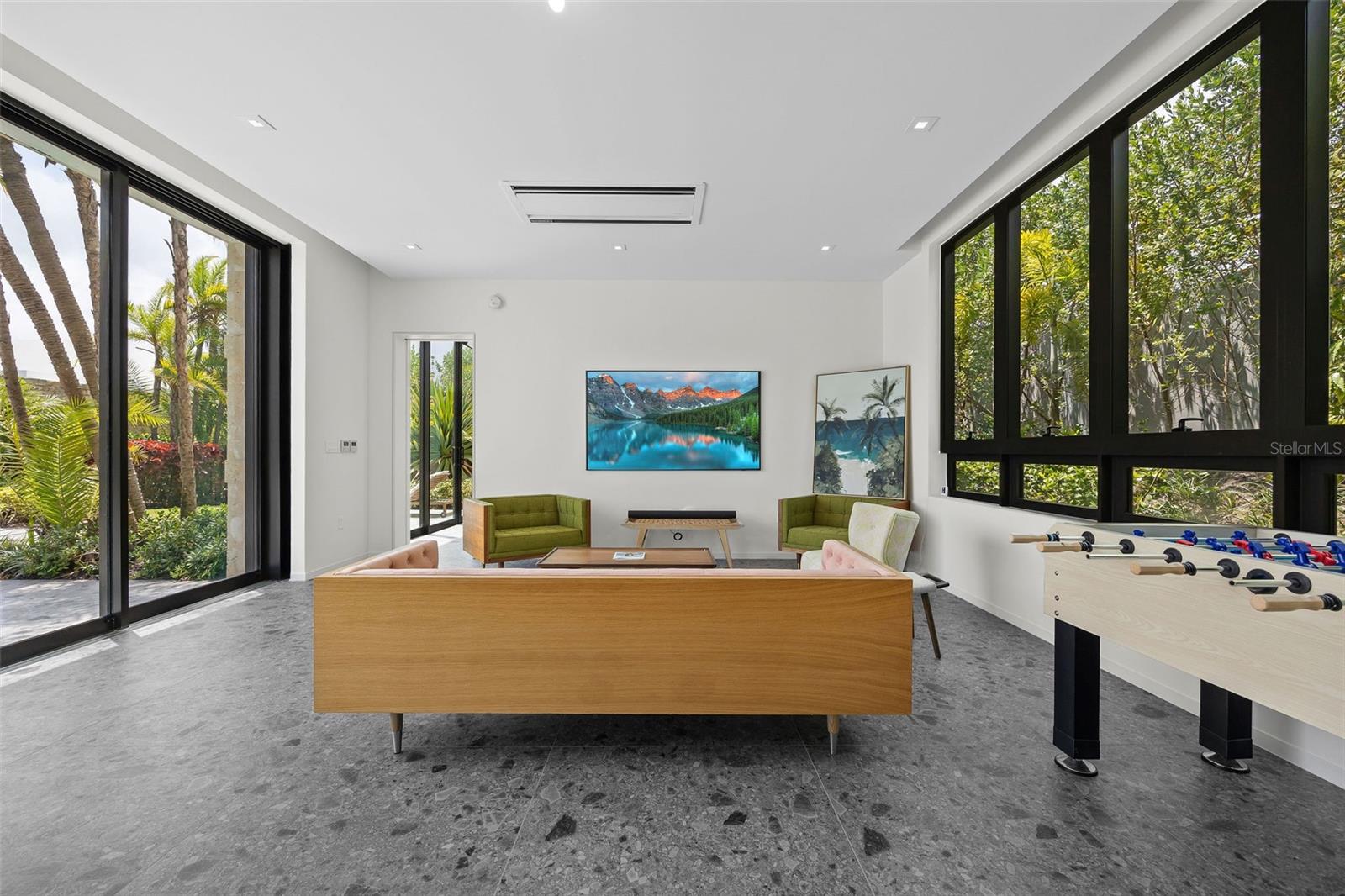 PR9112822 Property Photo