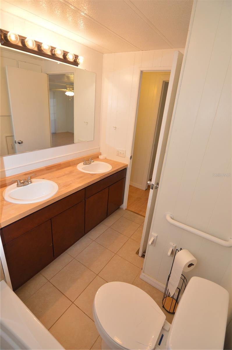 TB8369917 Property Photo