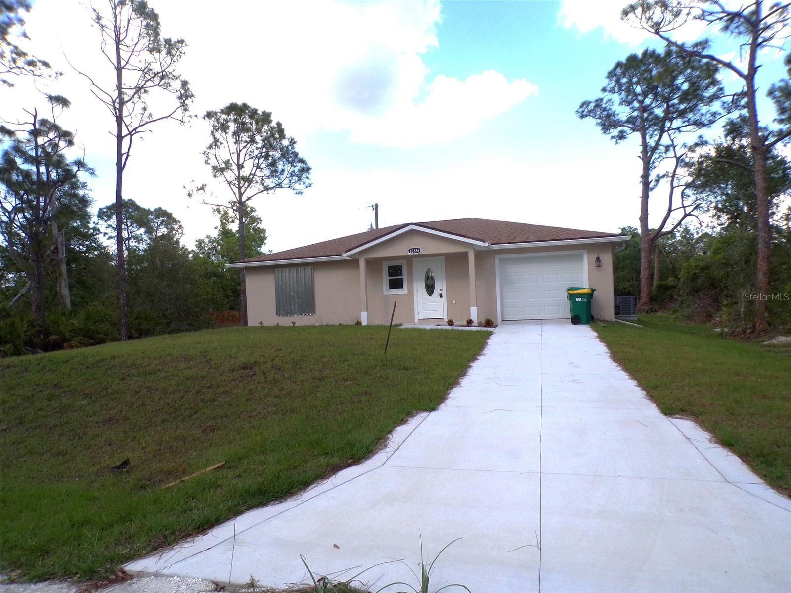 12386 AVIGNON AVE, PUNTA GORDA, FL, 33955