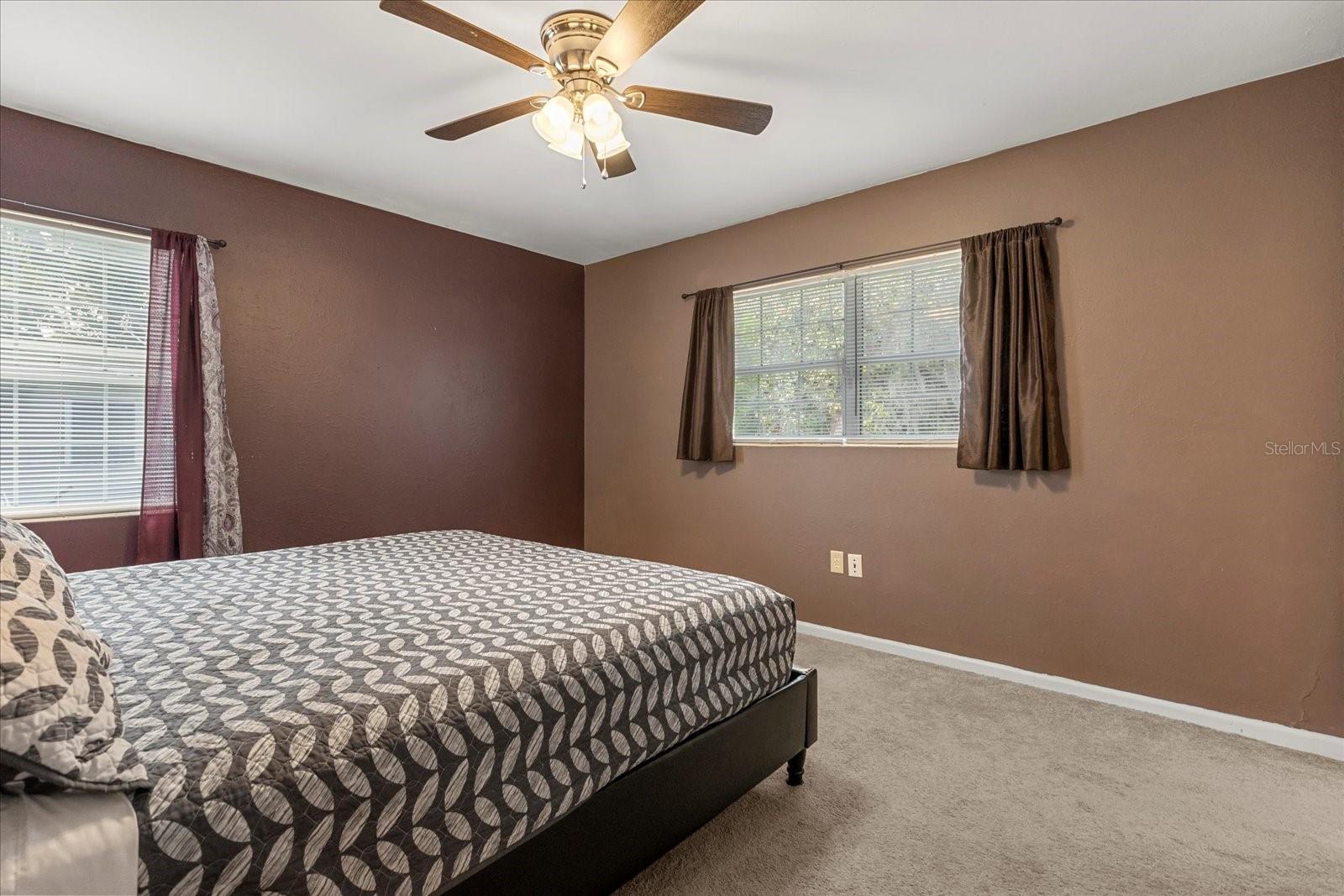 4251 MAGNOLIA AVE, LEESBURG, FL, 34748