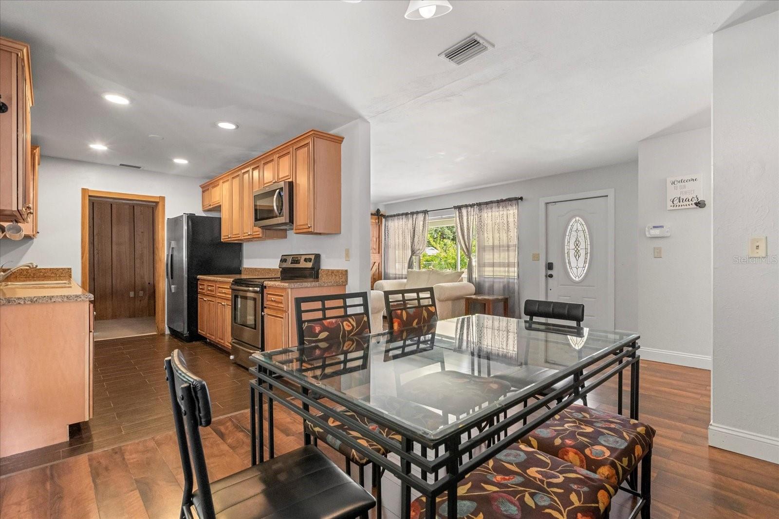 4251 MAGNOLIA AVE, LEESBURG, FL, 34748