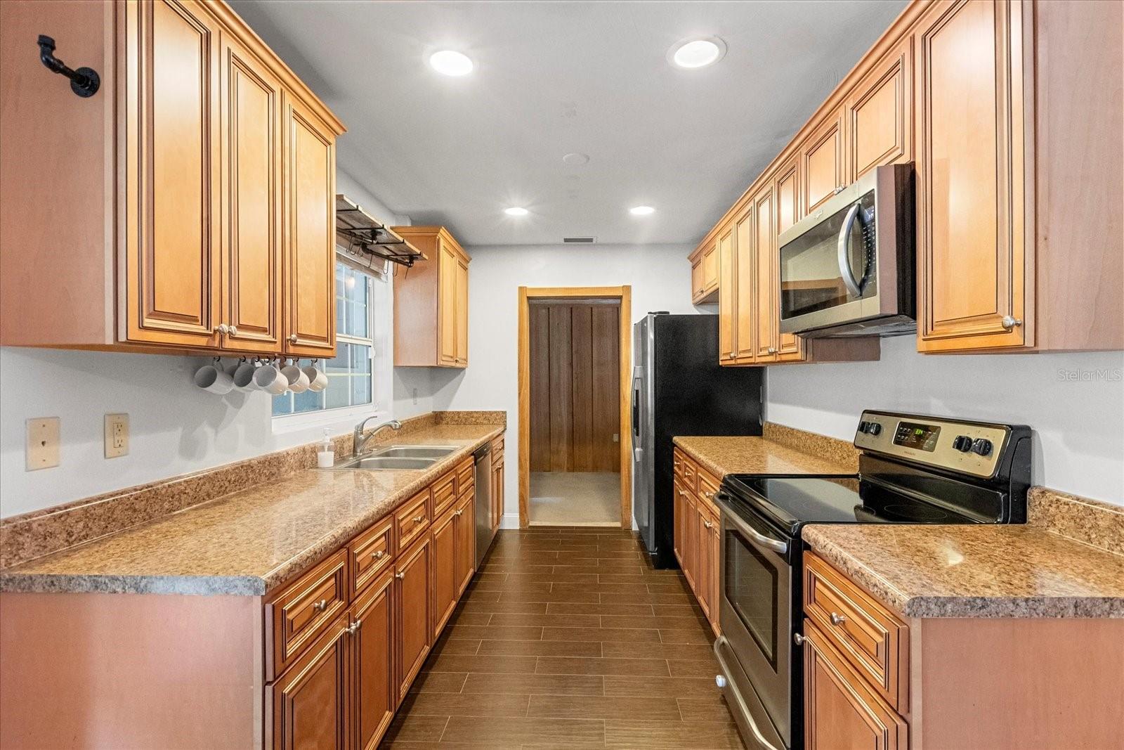 4251 MAGNOLIA AVE, LEESBURG, FL, 34748