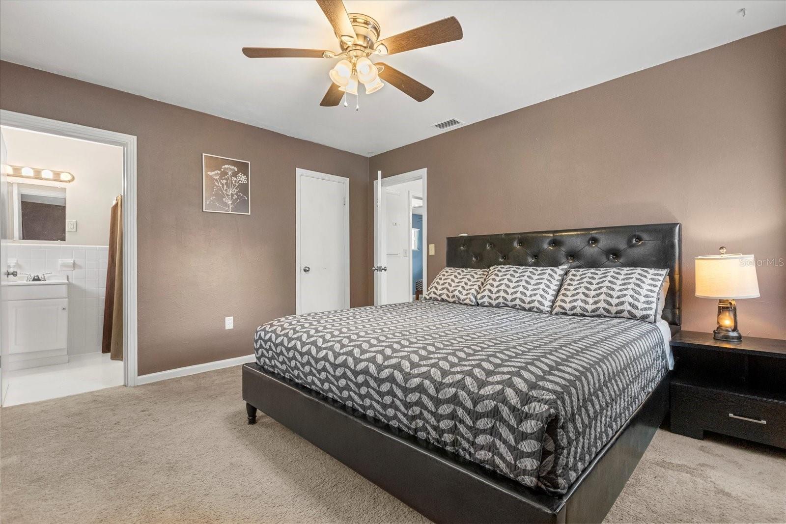 4251 MAGNOLIA AVE, LEESBURG, FL, 34748