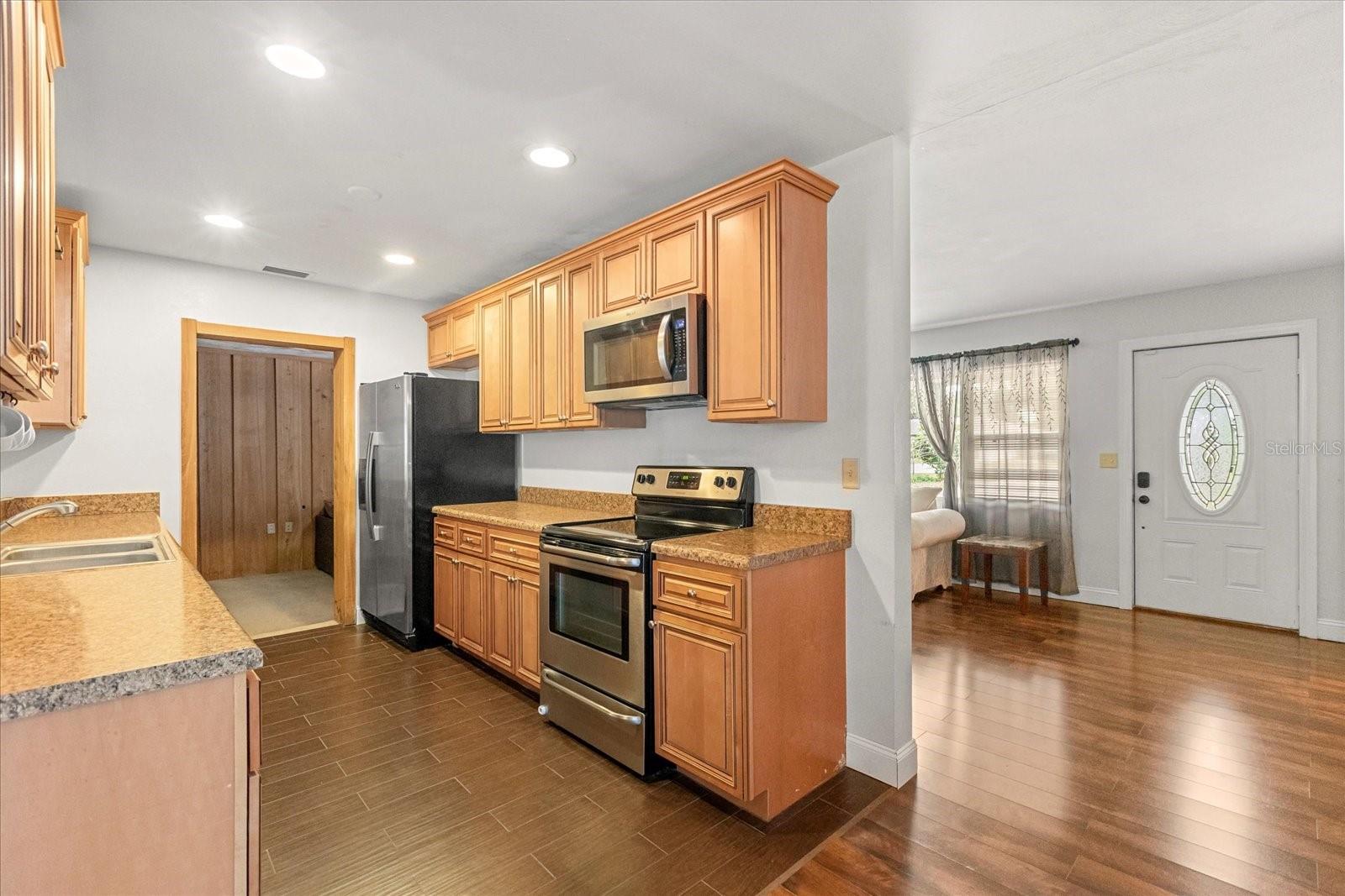 4251 MAGNOLIA AVE, LEESBURG, FL, 34748