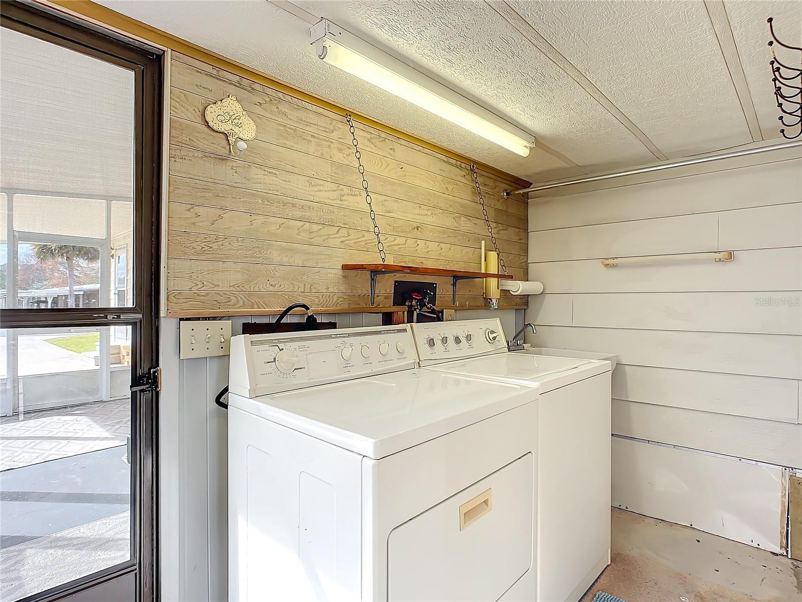 807 SWALLOW LN, OSTEEN, FL, 32764