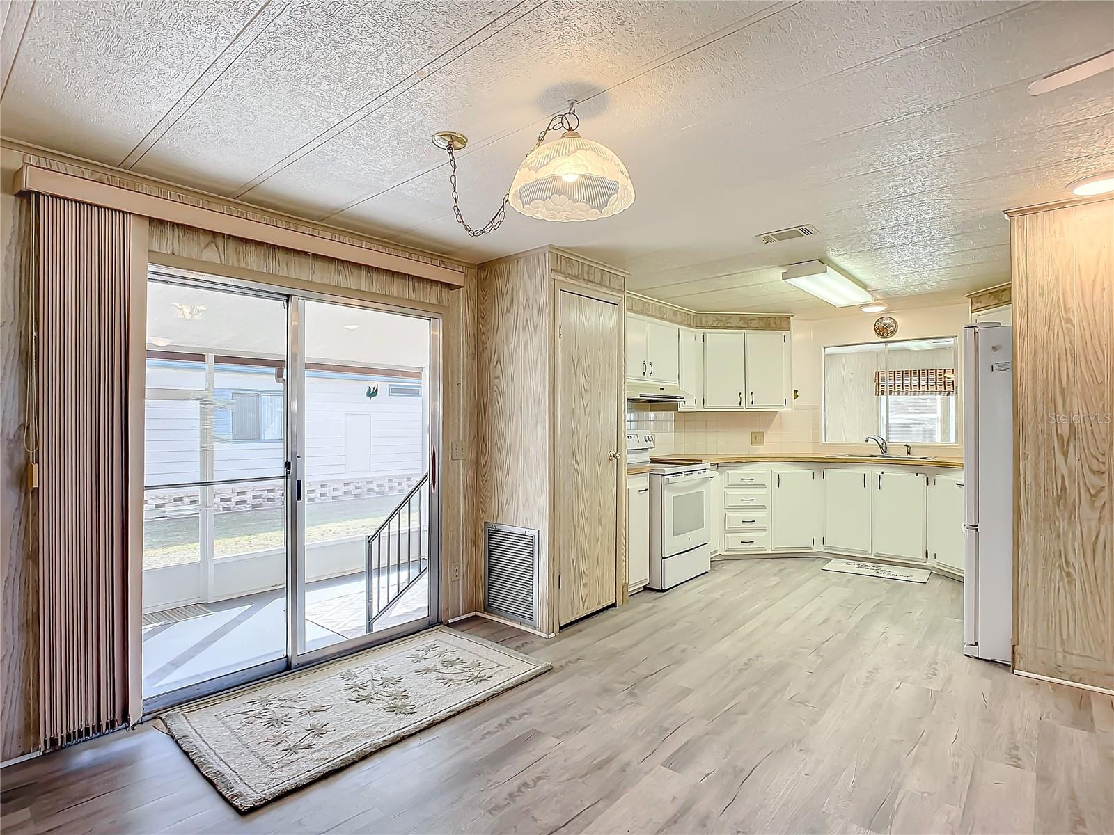 807 SWALLOW LN, OSTEEN, FL, 32764
