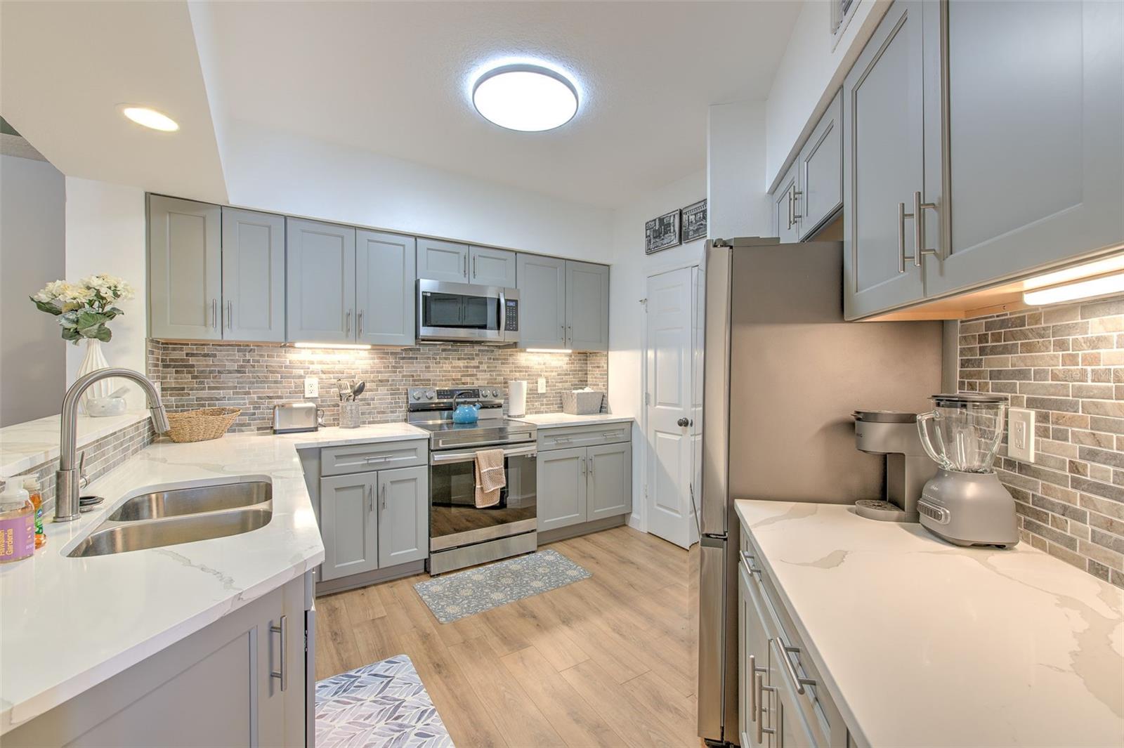 3312 BAY CLUB CIR #3312, TAMPA, FL, 33607