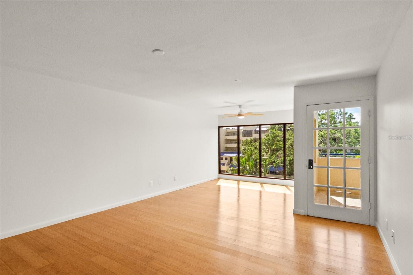 825 S OSPREY AVE #302, SARASOTA, FL, 34236